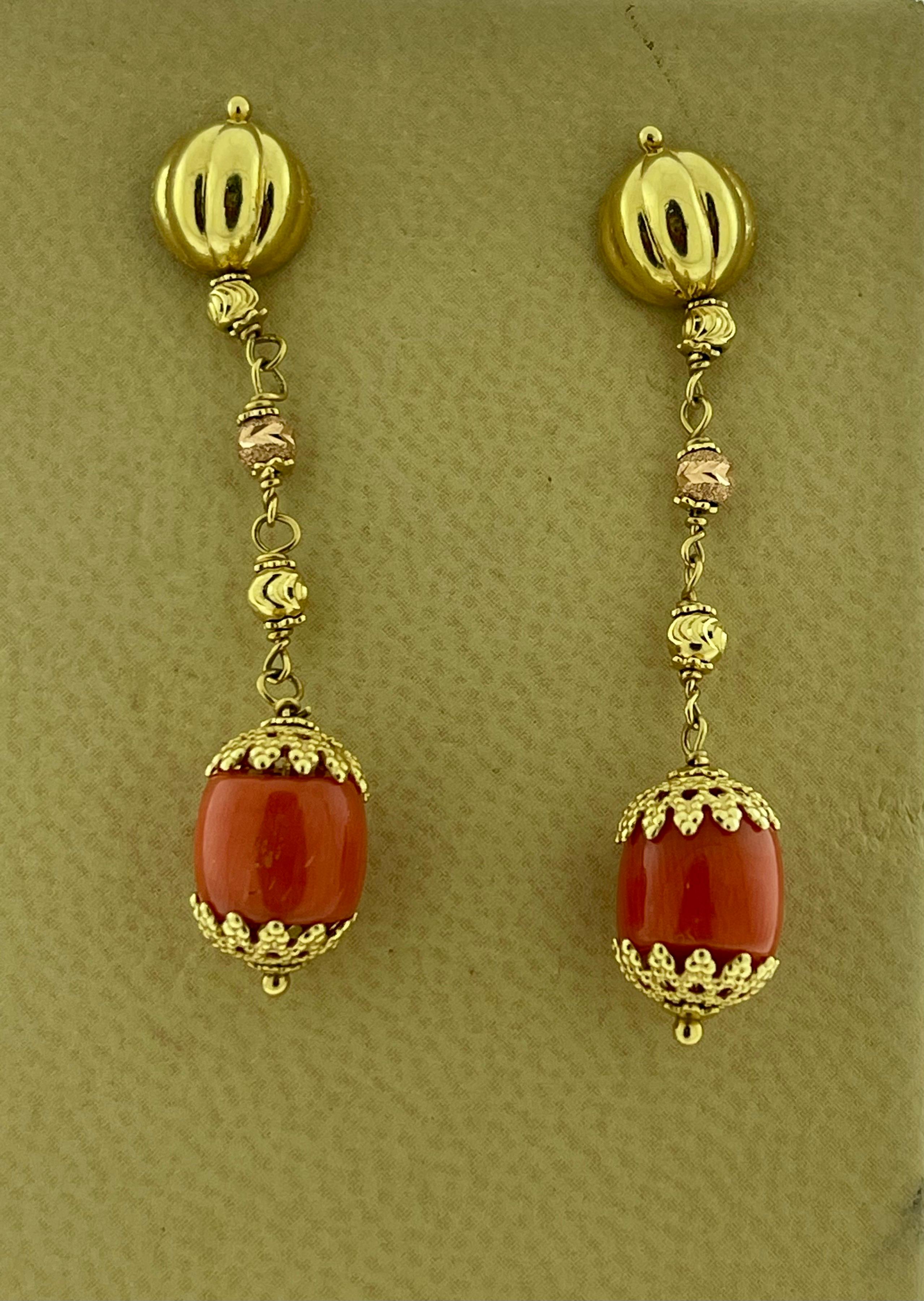 Natural Coral Simple Hanging / Dangling Earring in 18 Karat Yellow Gold In Excellent Condition For Sale In New York, NY