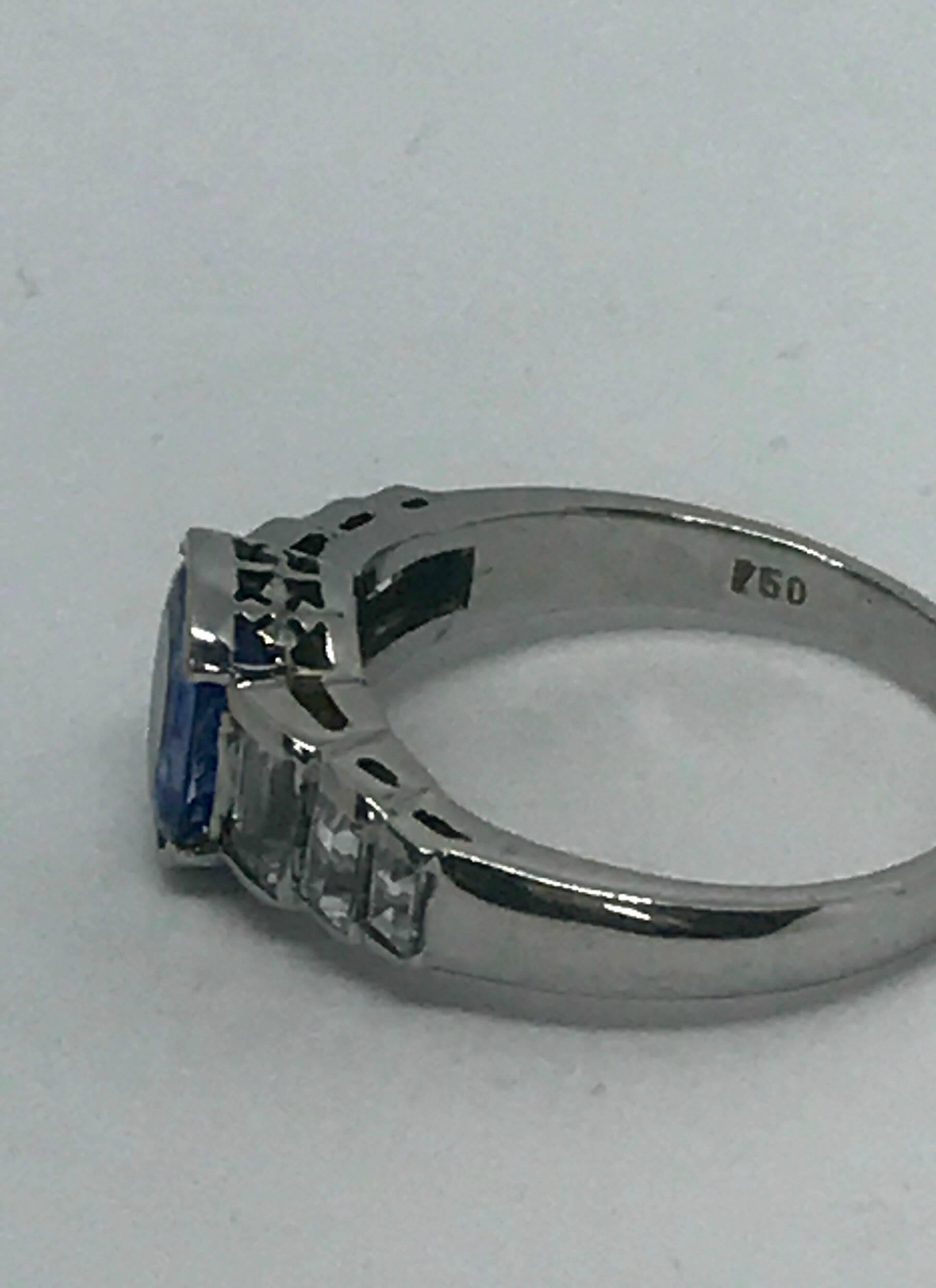 Women's or Men's Natural Cornflower Blue Ceylon Sapphire and Diamond Ring For Sale