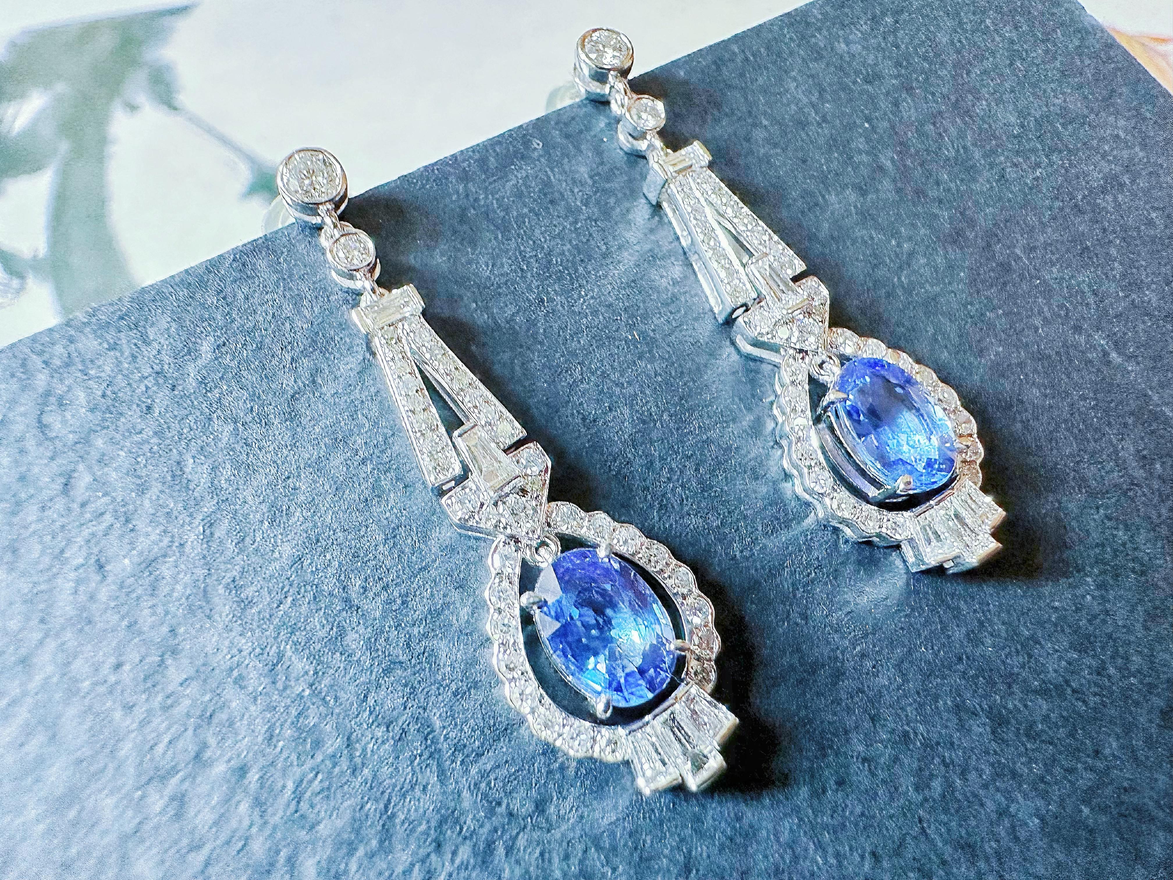 Natural Cornflower Blue Sapphire Earrings in Diamond and 18k White Gold In New Condition In Kowloon, HK