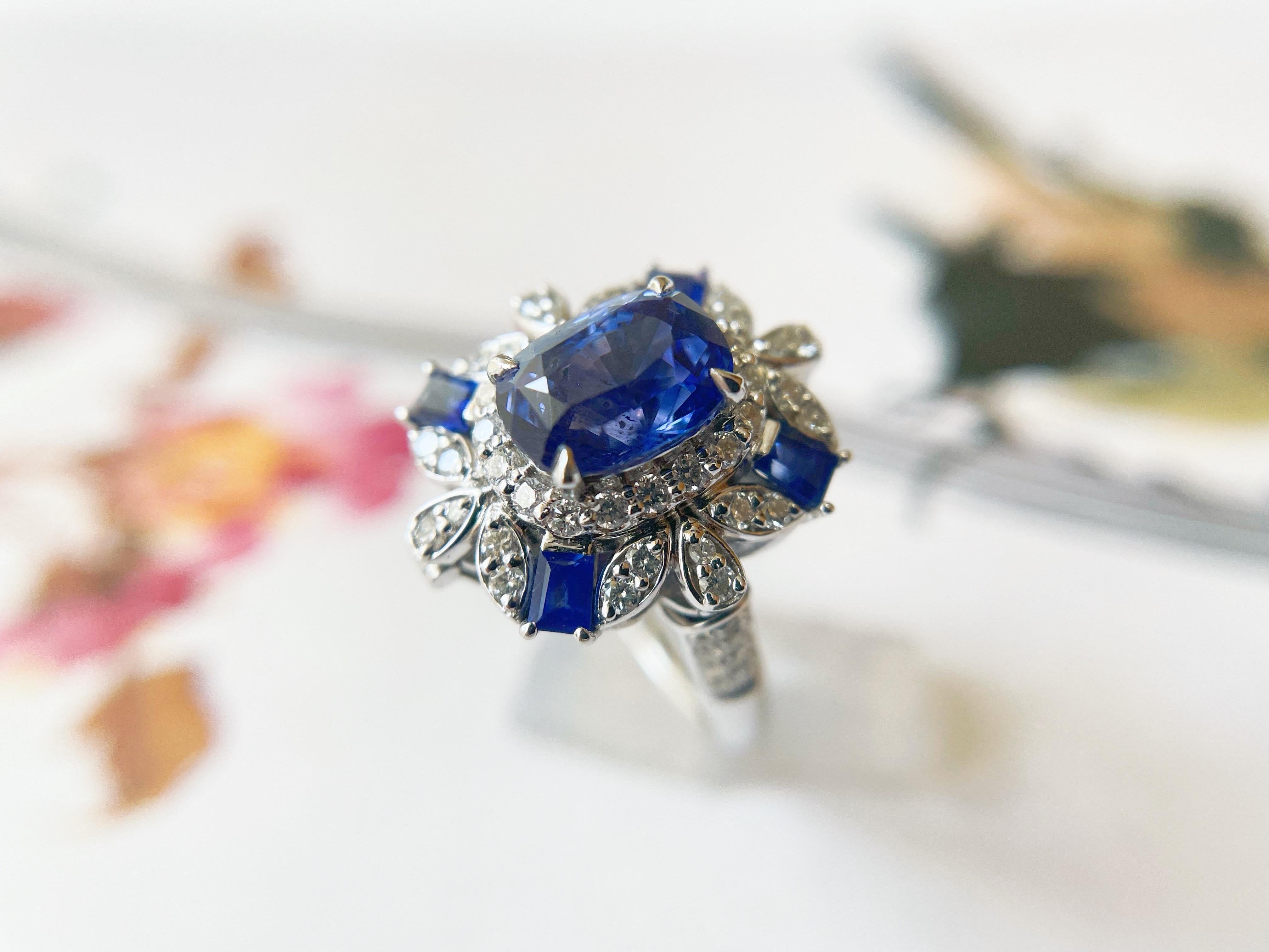 Ring und Anhänger mit natürlichem kornblumenblauem Saphir aus 18 Karat Weißgold und Diamanten im Angebot 6