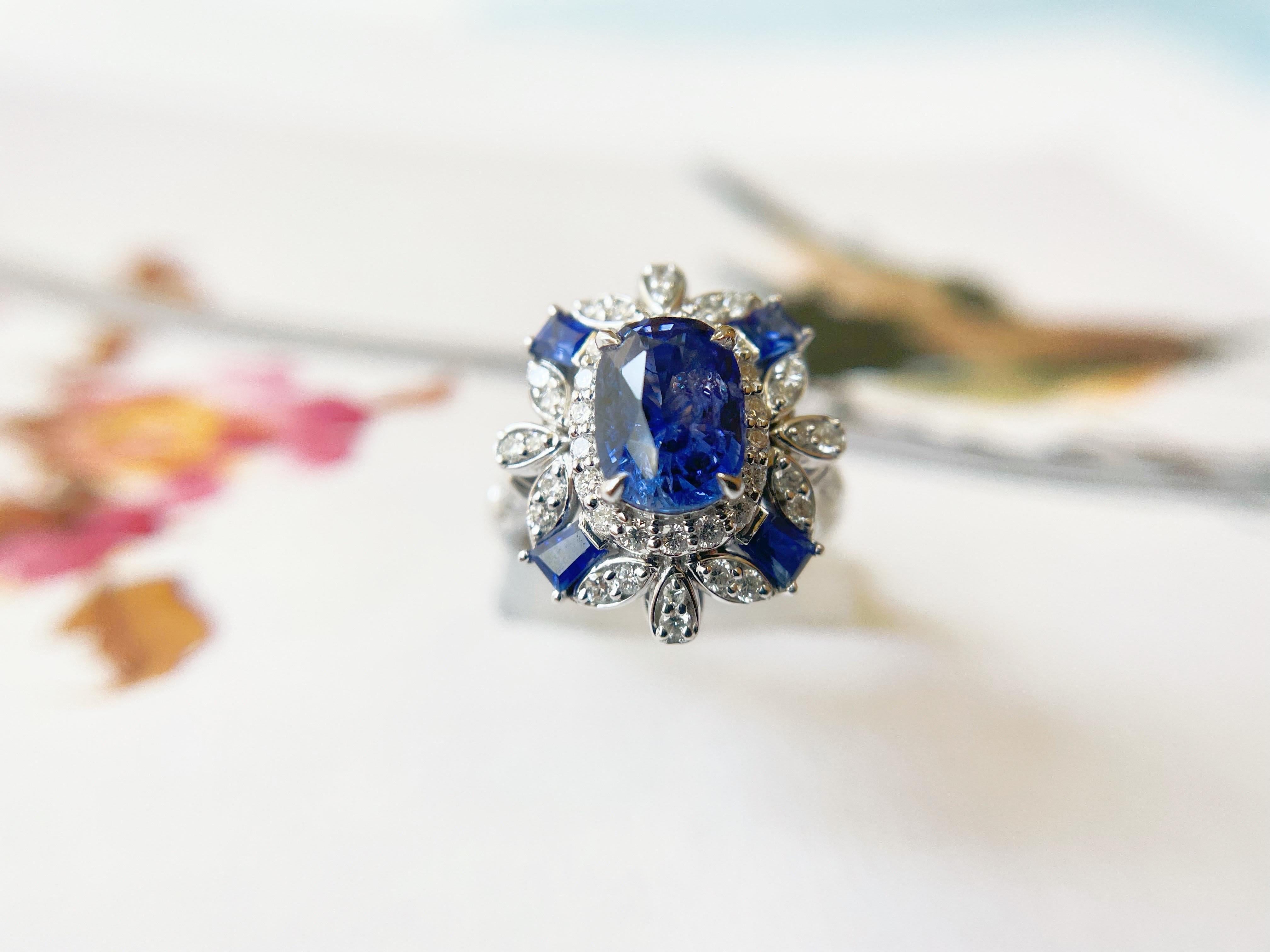 Ring und Anhänger mit natürlichem kornblumenblauem Saphir aus 18 Karat Weißgold und Diamanten im Angebot 7