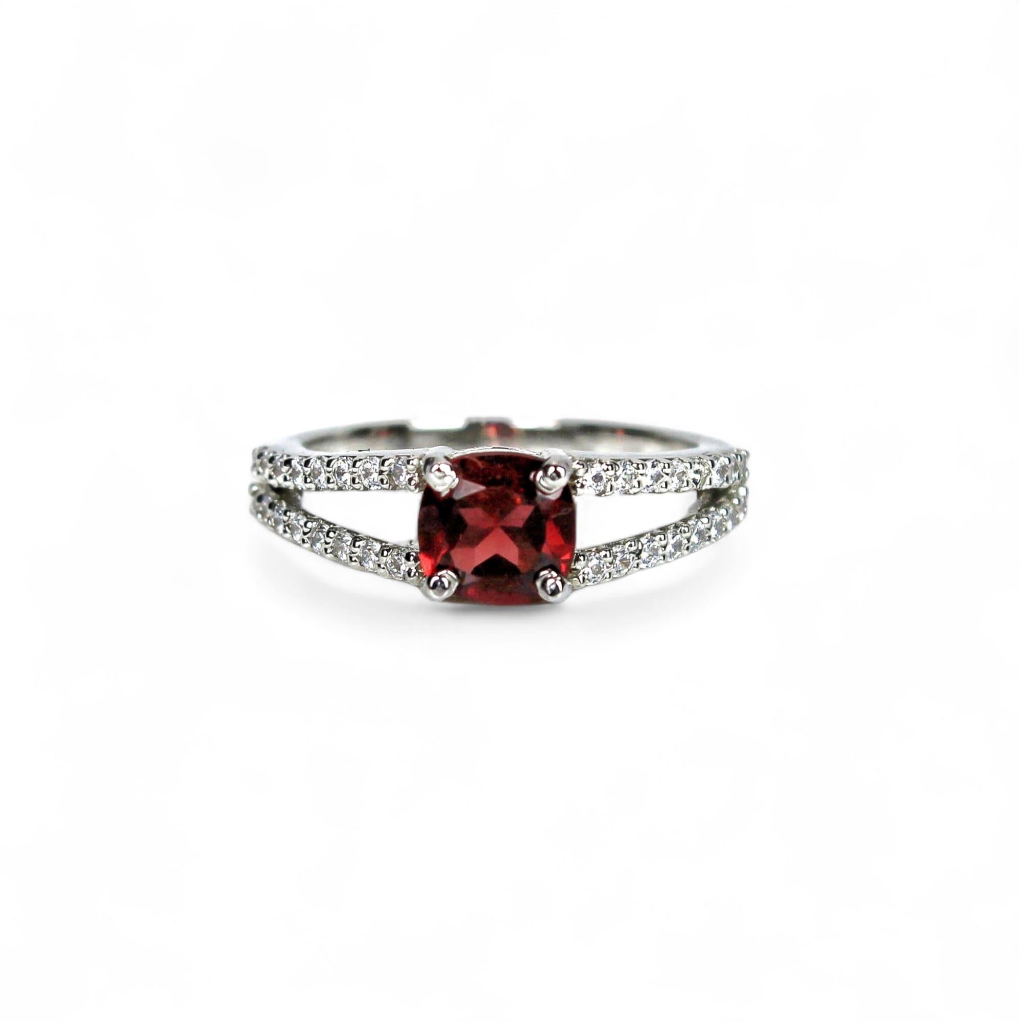 Natürlicher Granatring im Kissenschliff Damen im Angebot