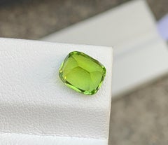 Gemma di peridoto naturale con taglio a cuscino: Pietra di agosto, Pakistan 2.21 carati