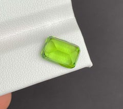 Natural Cushion Cut Peridot Gemstone: August Birthstone, Pakistan 4.23 carats