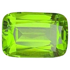 Péridot naturel taillé en coussin : Pierre de naissance du mois d
août, Pakistan 4.23 carats