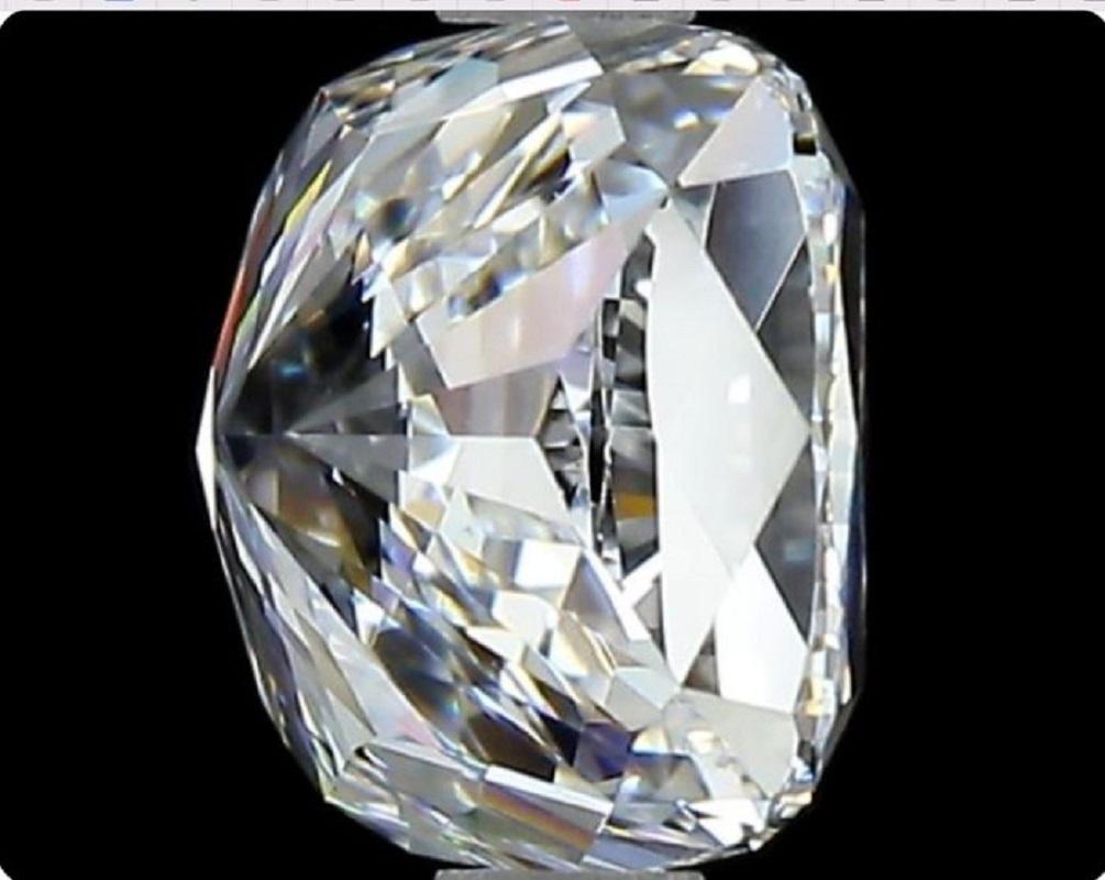 Natural Cushion Diamond in a 1.81 Carat with Ideal Cut with F VS2, GIA Cert In New Condition For Sale In רמת גן, IL