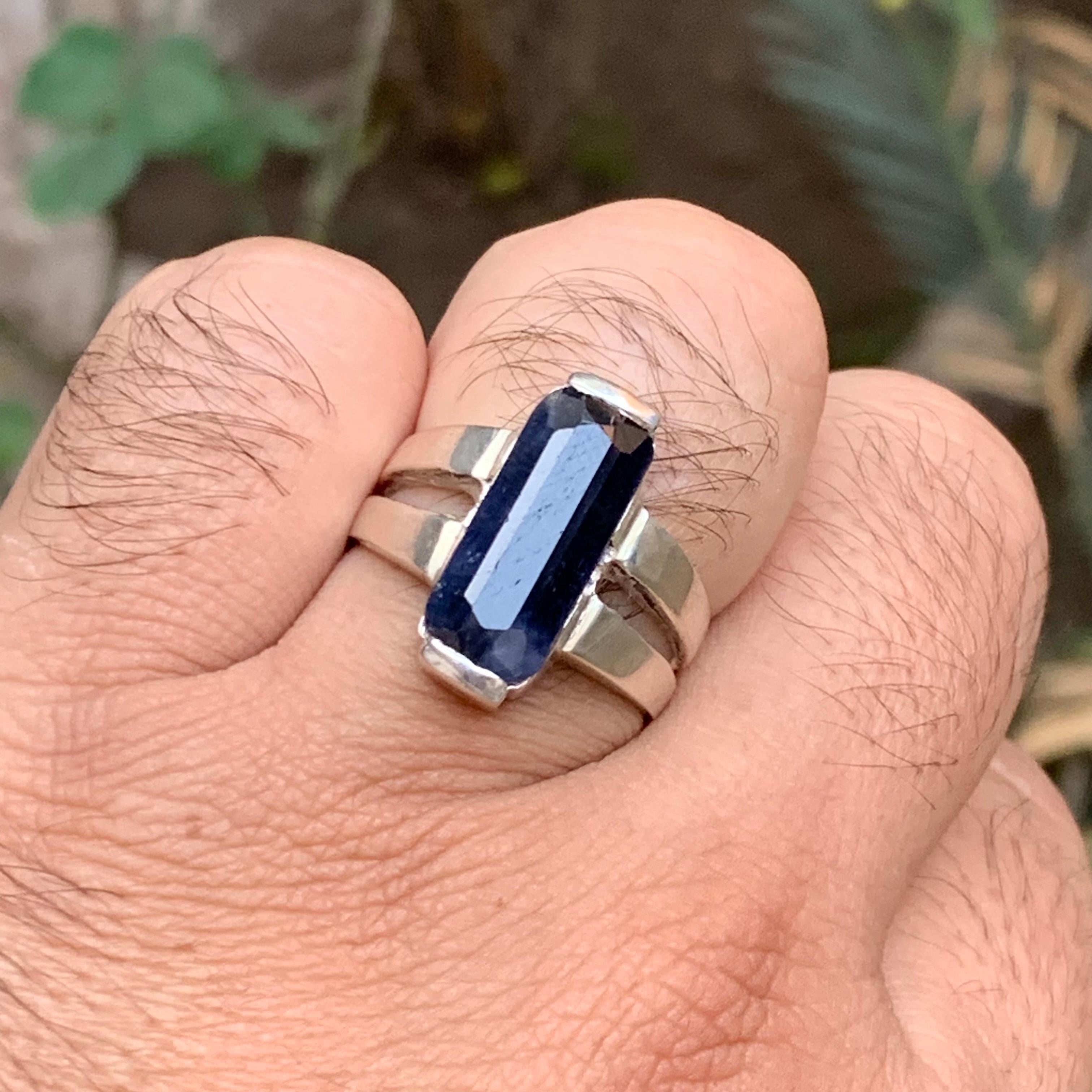 Anello cocktail con zaffiro blu scuro Nature in argento 925 - Taglio smeraldo in vendita 6