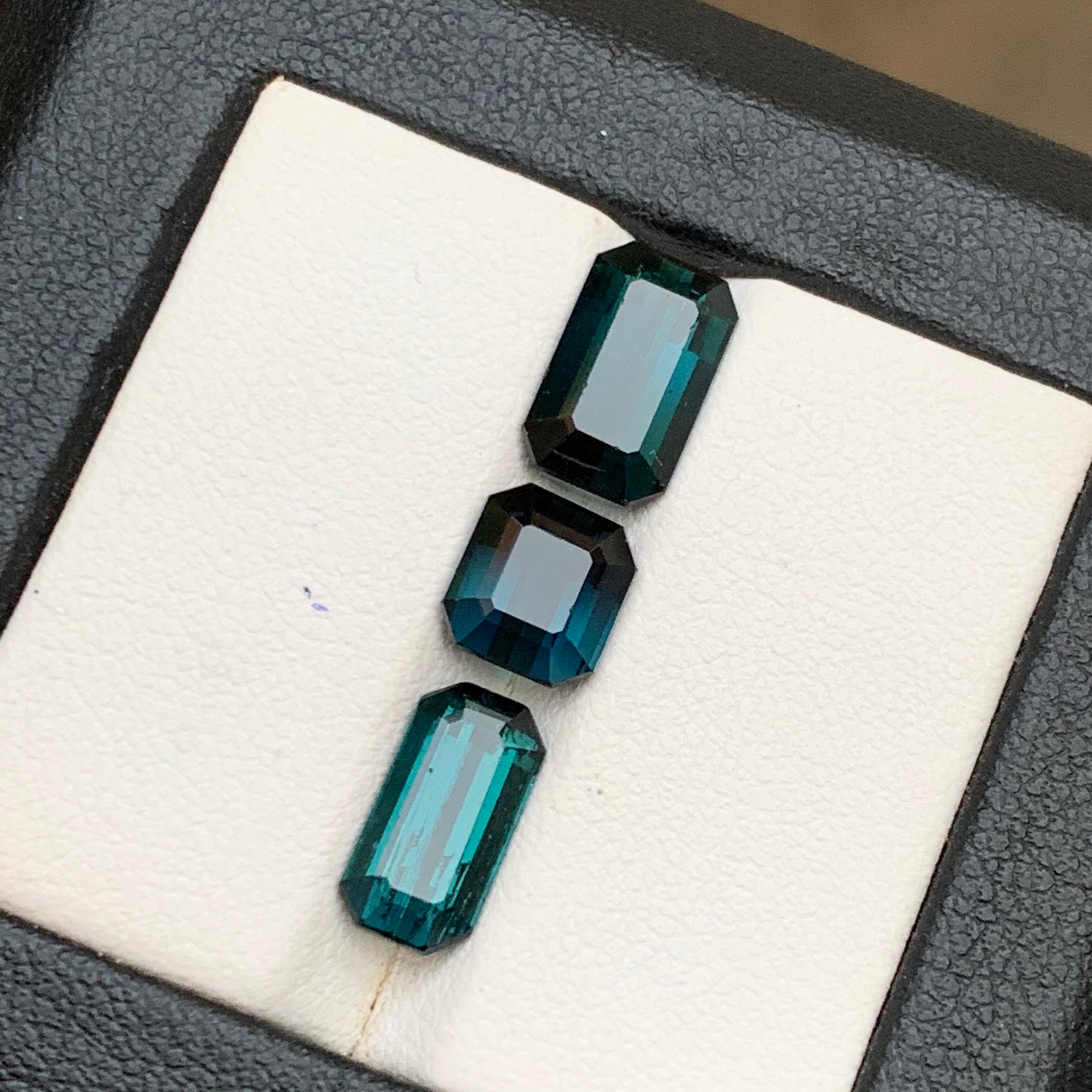 Indicolite blu scuro e tormalina naturale blu verdastra sfusa per anelli, collane, ciondoli, bracciali o qualsiasi altro oggetto di gioielleria - taglio smeraldo da Kunar Afghanistan!

💎 TIPO DI GEMMA: Tormalina
⚖️ PESO: 6,66 Carati
🪚 FORMA E