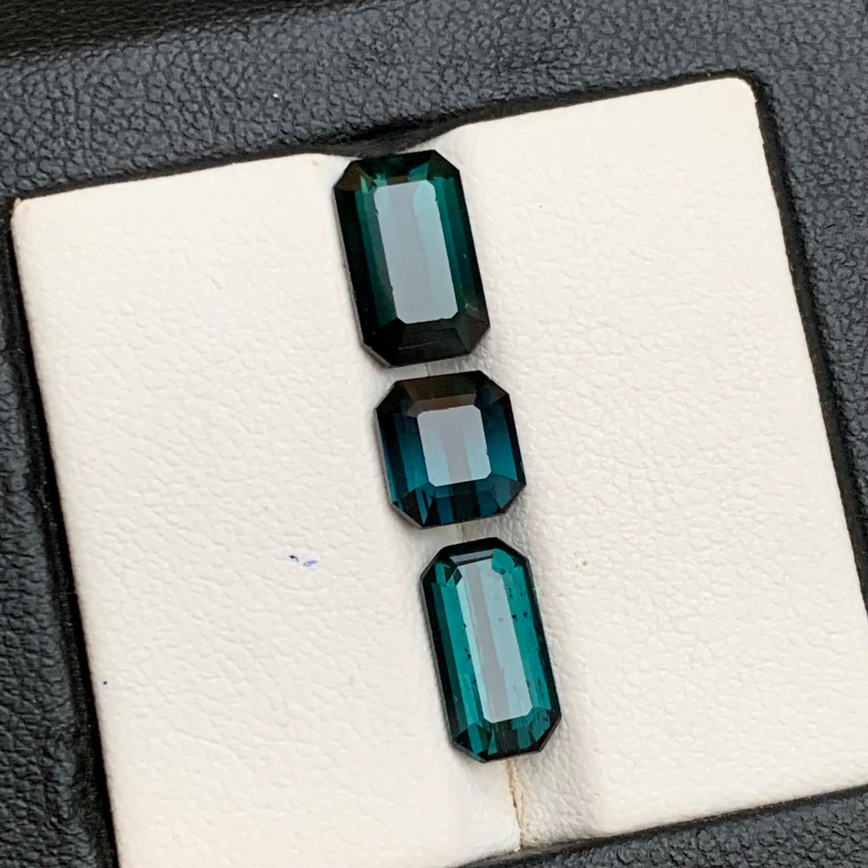 Nature Indicolite scura, tormalina verde 6,66 carati taglio smeraldo Gemme sciolte in vendita 1