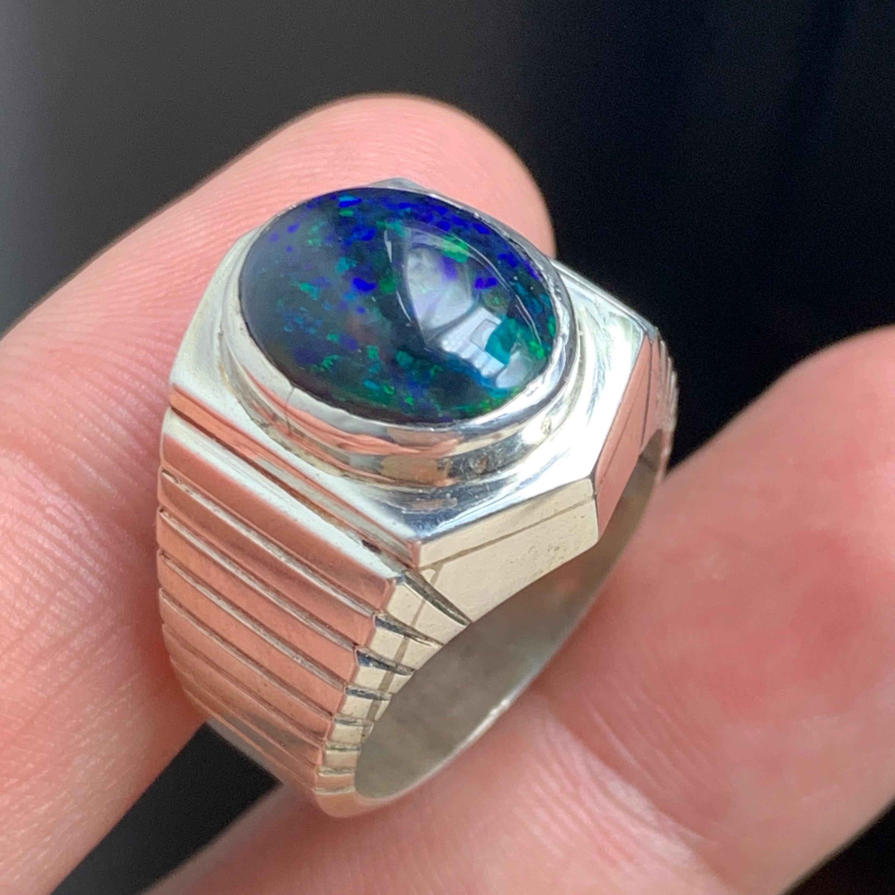 Natürlicher tiefblauer Opal Ring in 925 Sterling Silber - Handgefertigt mit Farbspiel im Angebot 4