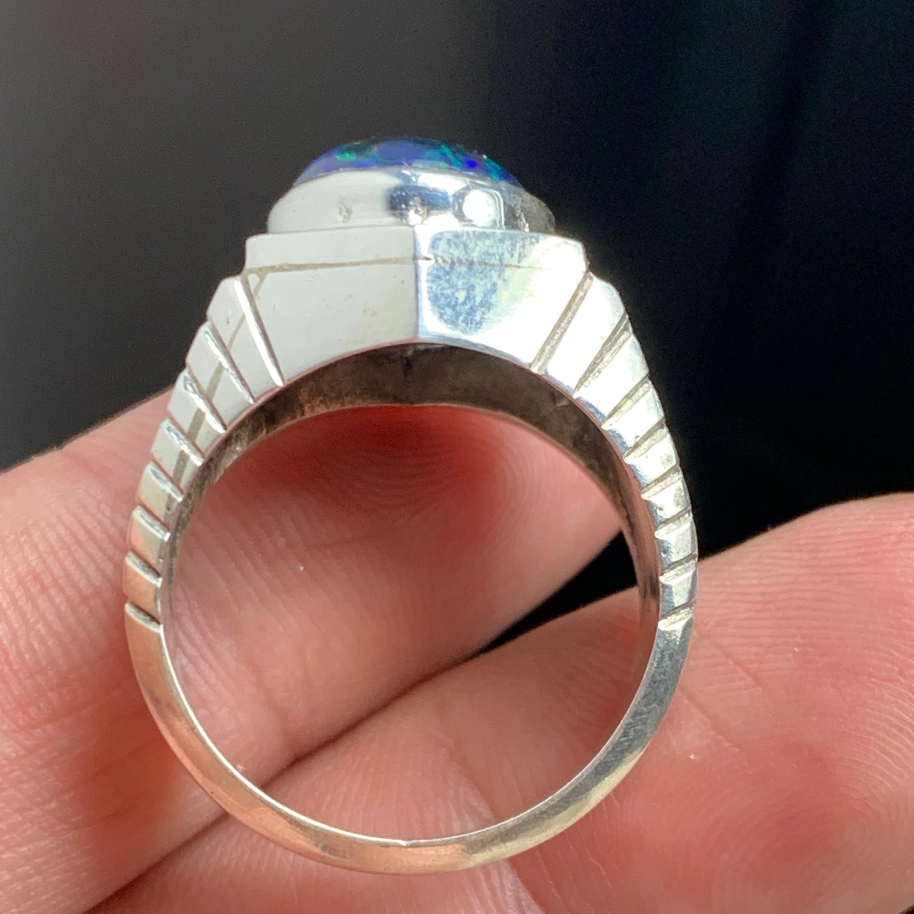 Natürlicher tiefblauer Opal Ring in 925 Sterling Silber - Handgefertigt mit Farbspiel im Angebot 5