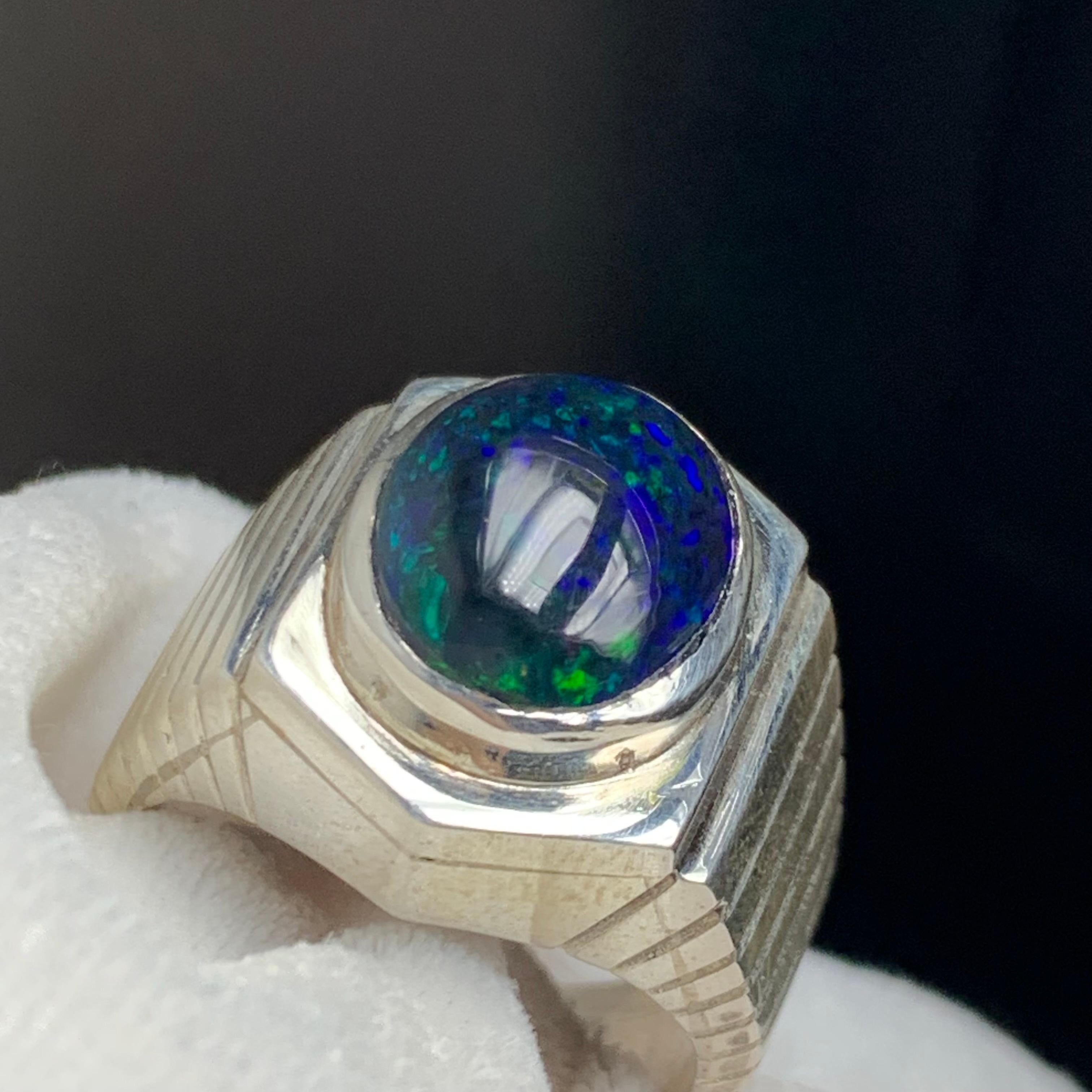 Natürlicher tiefblauer Opal Ring in 925 Sterling Silber - Handgefertigt mit Farbspiel im Angebot 3