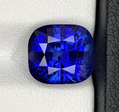 Natural Deep Blue Sapphire Gemstone: 6.36 CTs Faceted Cushion Cut