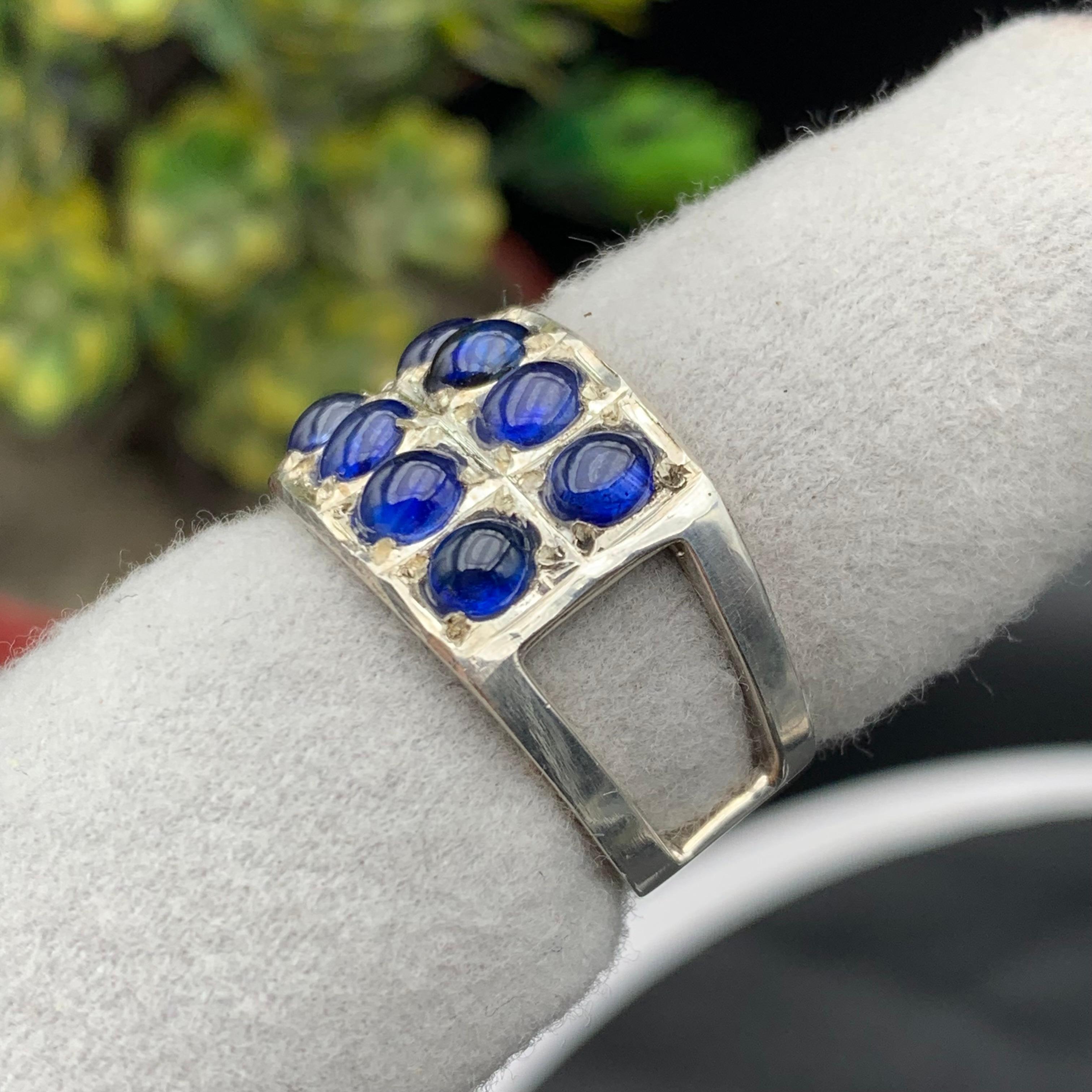 Anello a fascia con gemme di zaffiro blu profondo Nature in argento 925 - Fatto a mano in vendita 4