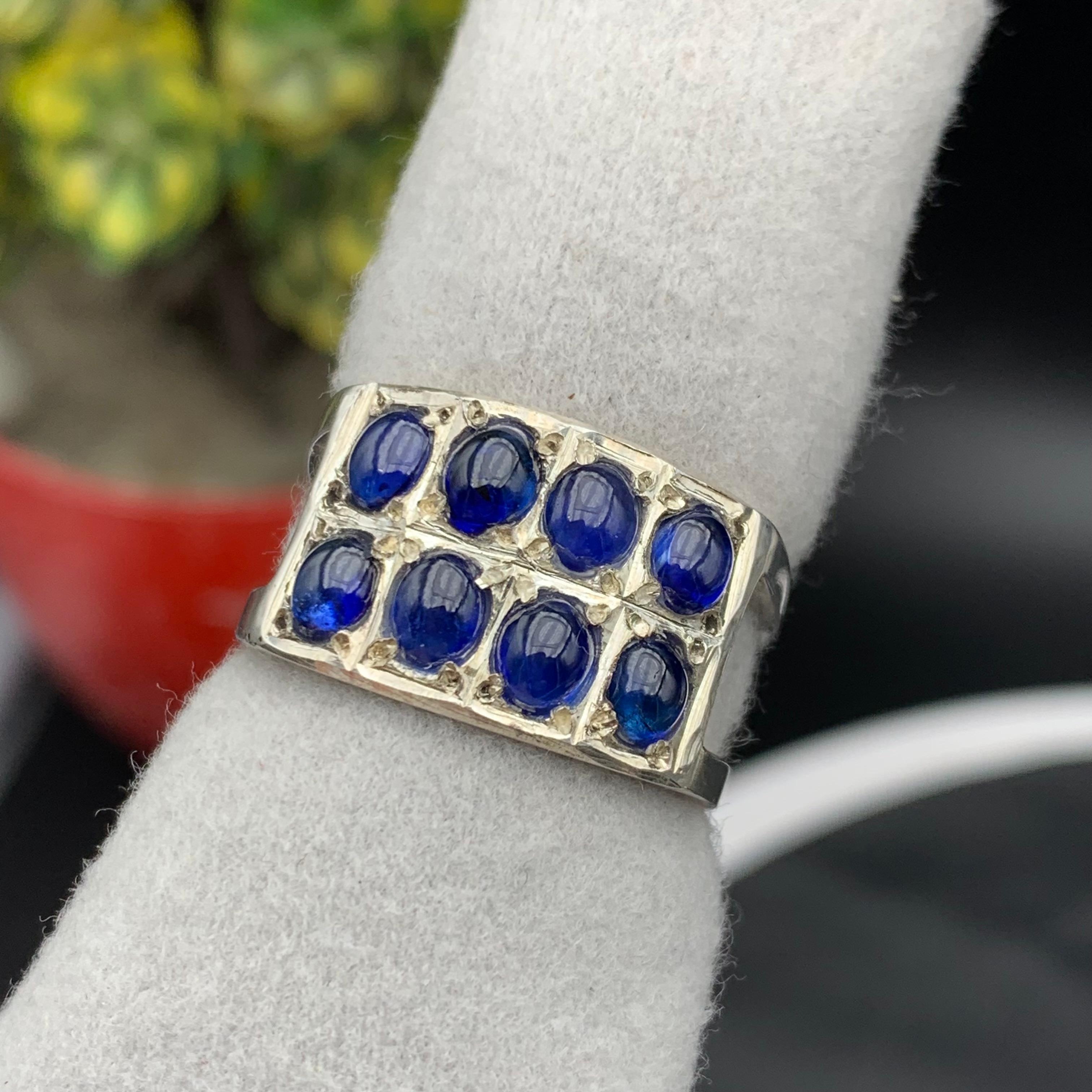 Taglio ovale Anello a fascia con gemme di zaffiro blu profondo Nature in argento 925 - Fatto a mano in vendita