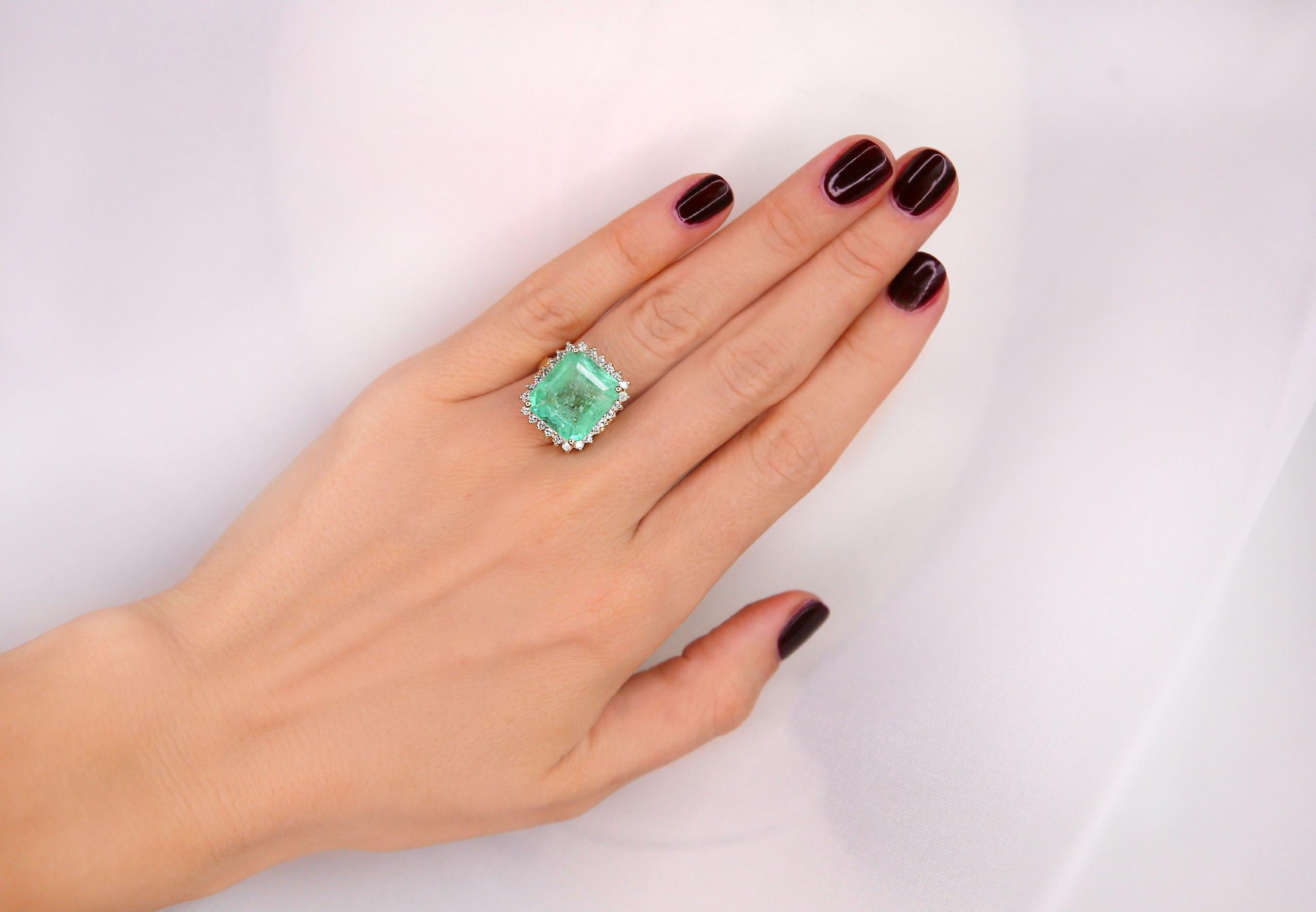 Modern Natural Deep Emerald 14 Karat White Gold Diamond Ring for Her For Sale