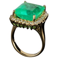 Natural Deep Emerald 14 Karat White Gold Diamond Ring for Her