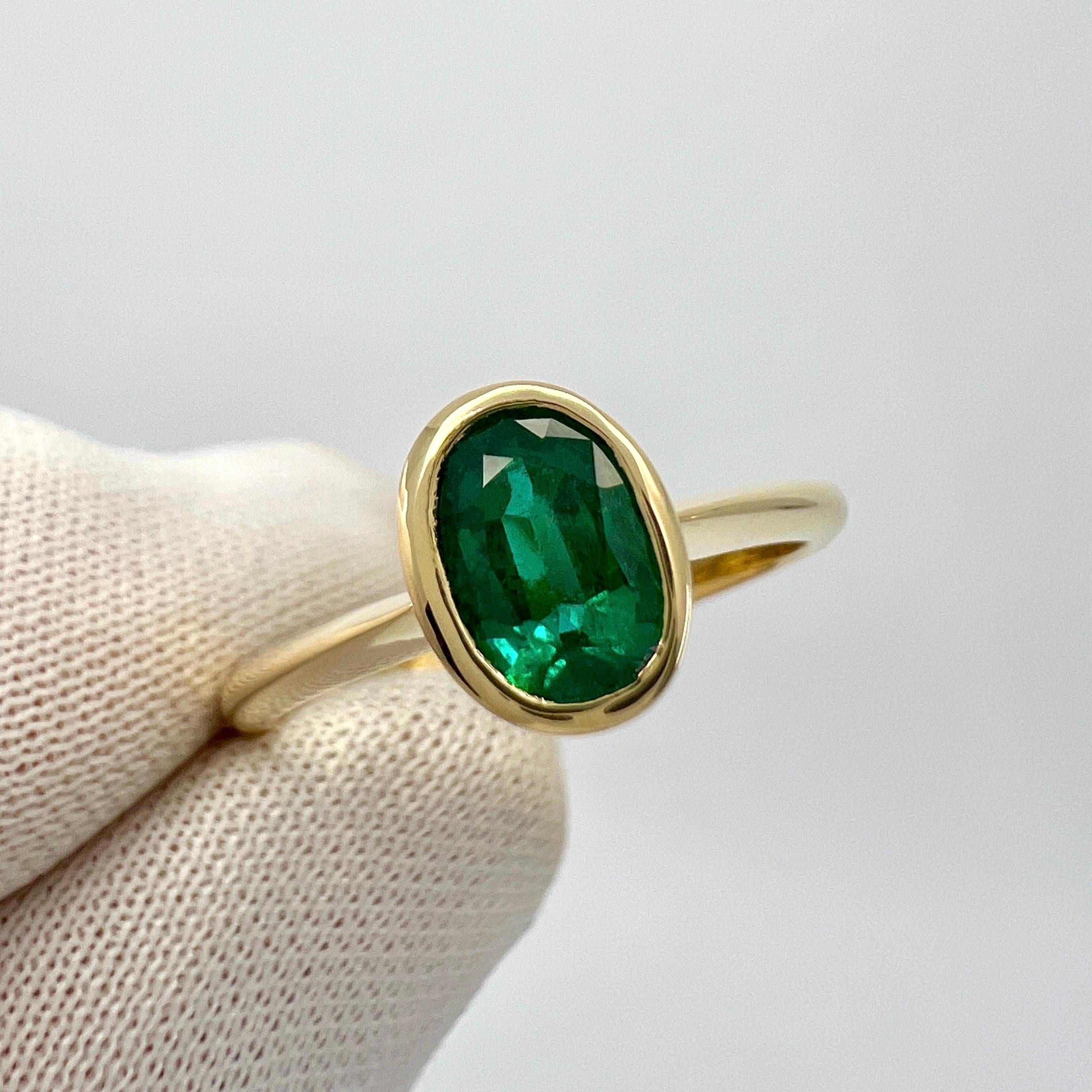 Natural Deep Green Emerald Oval Cut 18k Yellow Gold Rubover Bezel Solitaire Ring In New Condition For Sale In Birmingham, GB