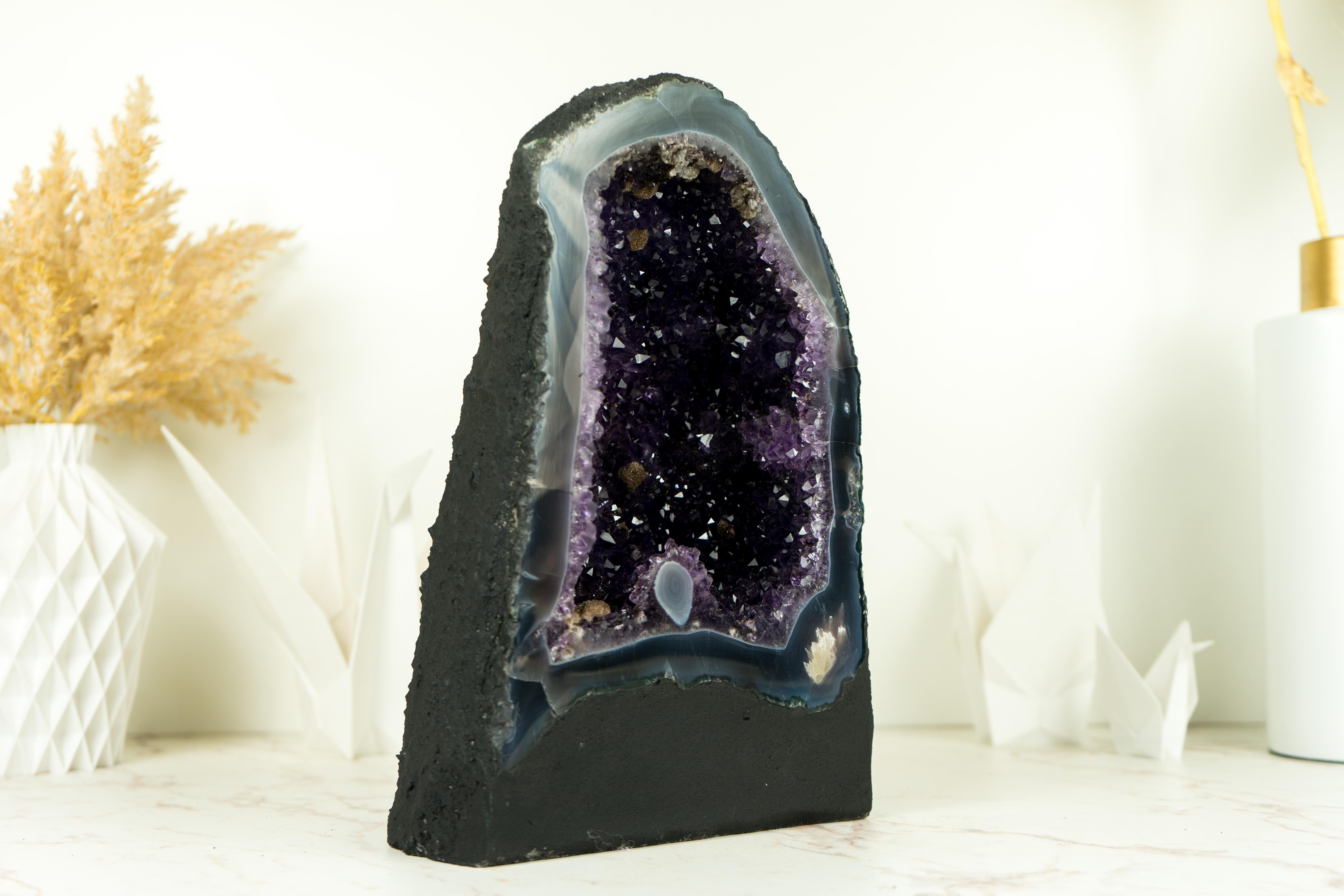 Natural Deep Purple Druzy Amethyst Geode with Agate Matrix In Excellent Condition For Sale In Ametista Do Sul, BR