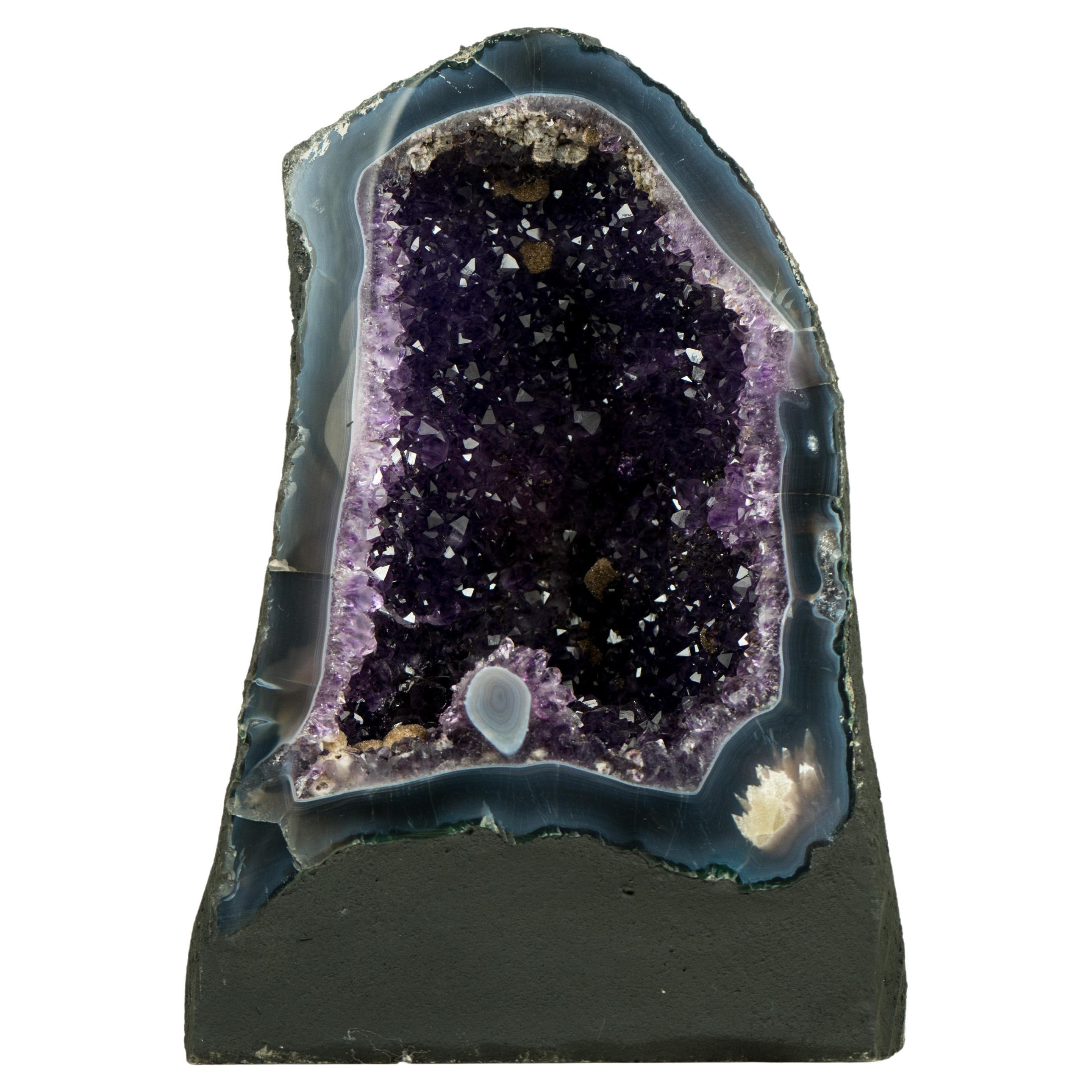 Natürlicher tieflila Druzy Amethyst-Geode mit Achat Matrix