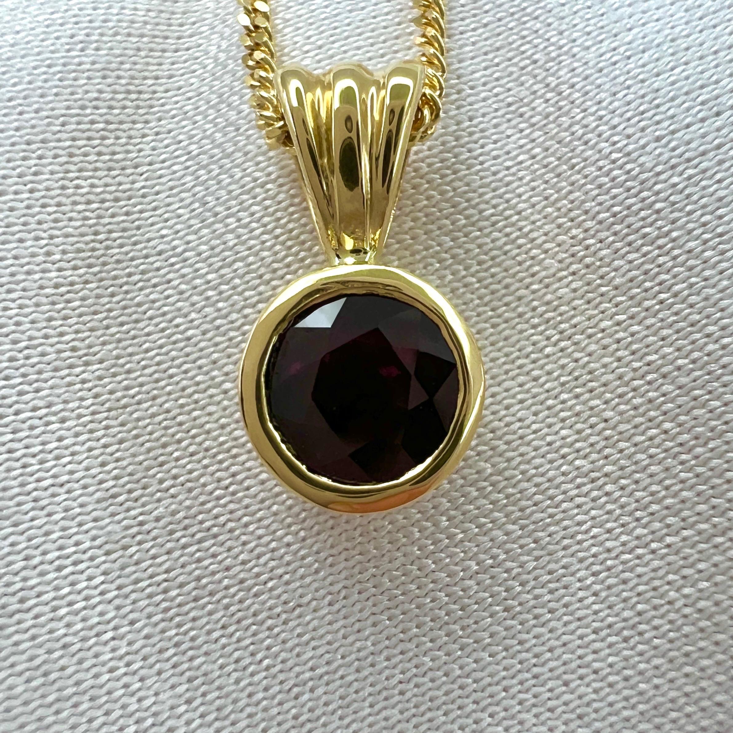 Natural Deep Red Ruby 0.51ct Round 18k Yellow Gold Solitaire Pendant Necklace In New Condition For Sale In Birmingham, GB