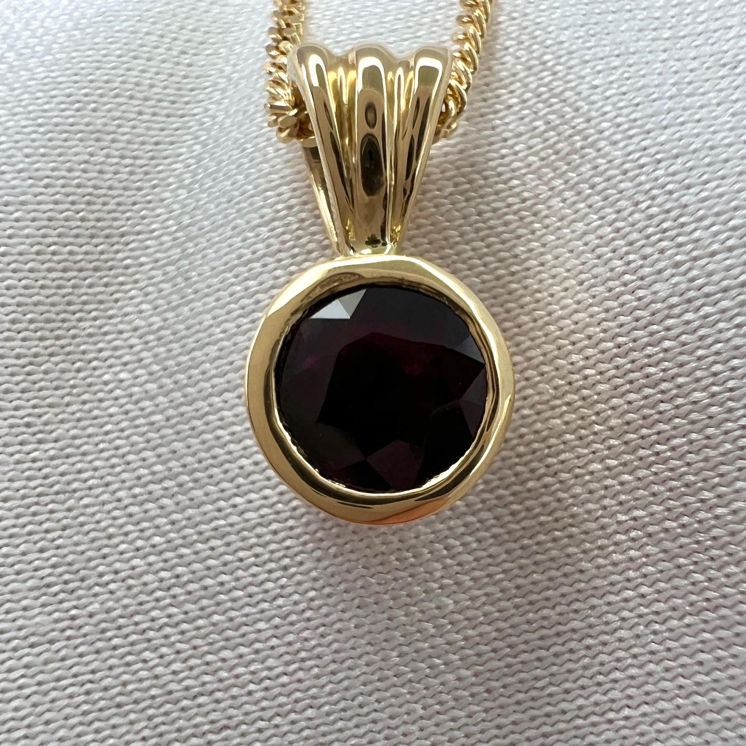 Natural Deep Red Ruby 0.51ct Round 18k Yellow Gold Solitaire Pendant Necklace For Sale 2