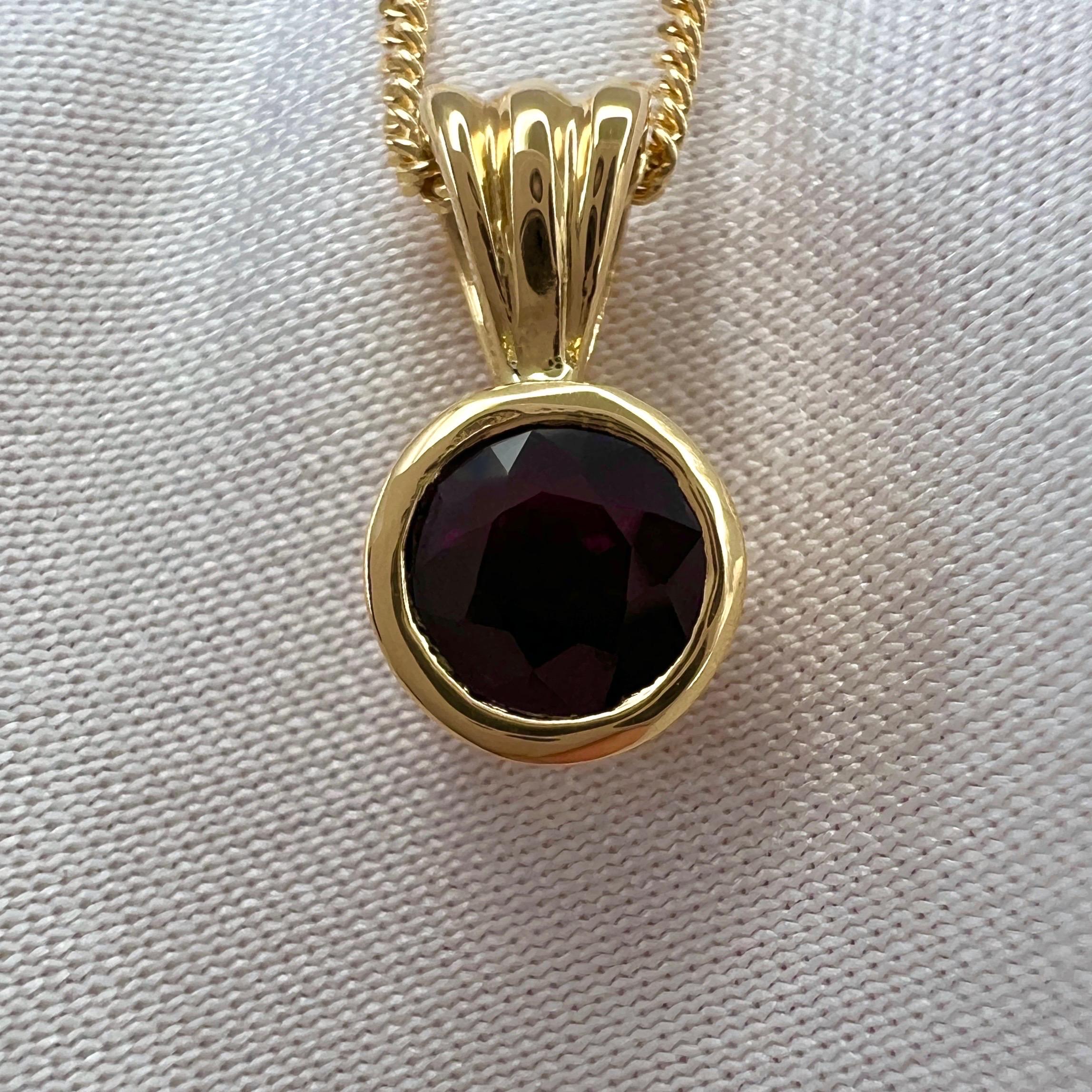 Natural Deep Red Ruby 0.51ct Round 18k Yellow Gold Solitaire Pendant Necklace For Sale 3