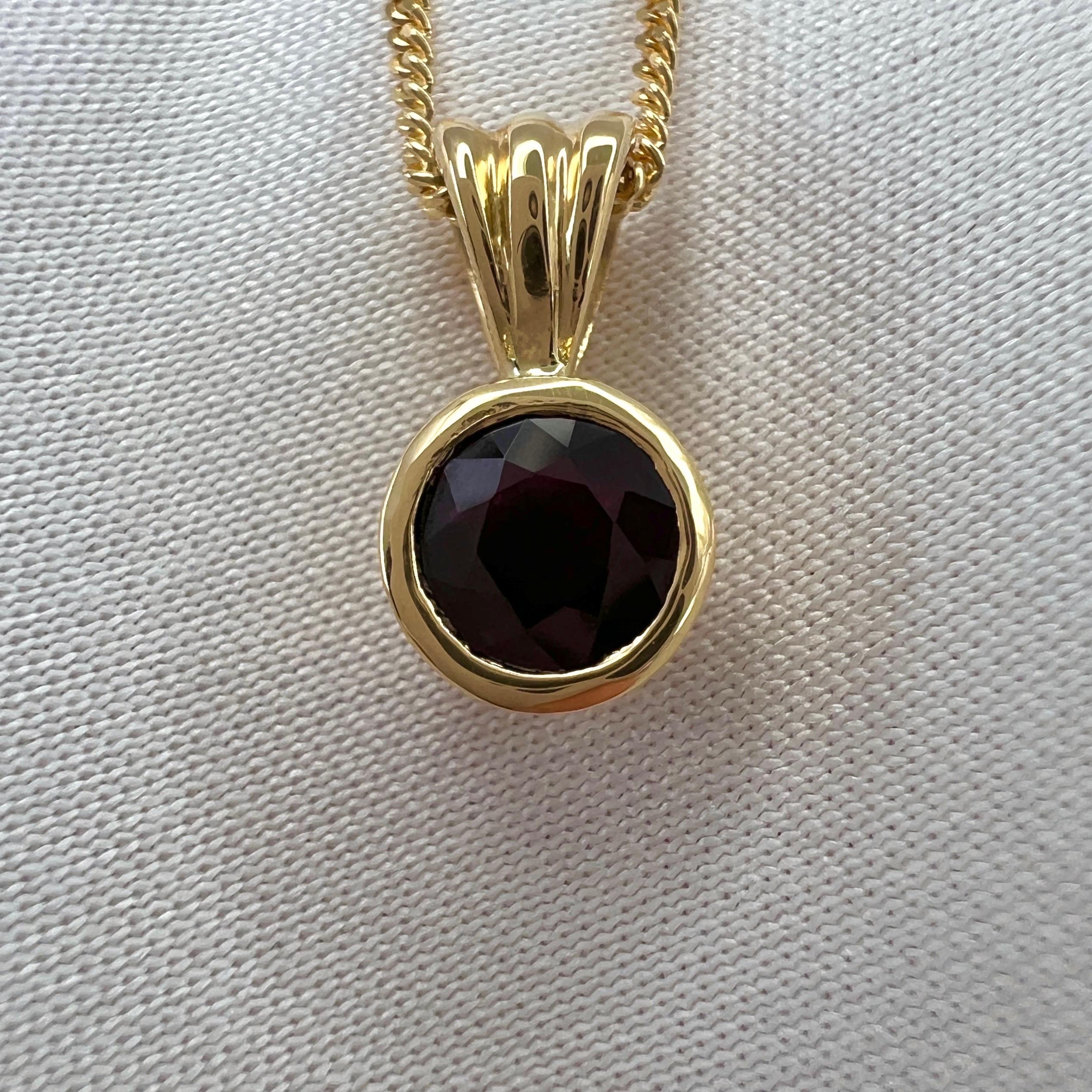 Natural Deep Red Ruby 0.51ct Round 18k Yellow Gold Solitaire Pendant Necklace For Sale 4