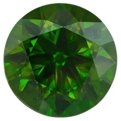 Granato russo demantoide naturale di 2,45 carati con rapporto GIA