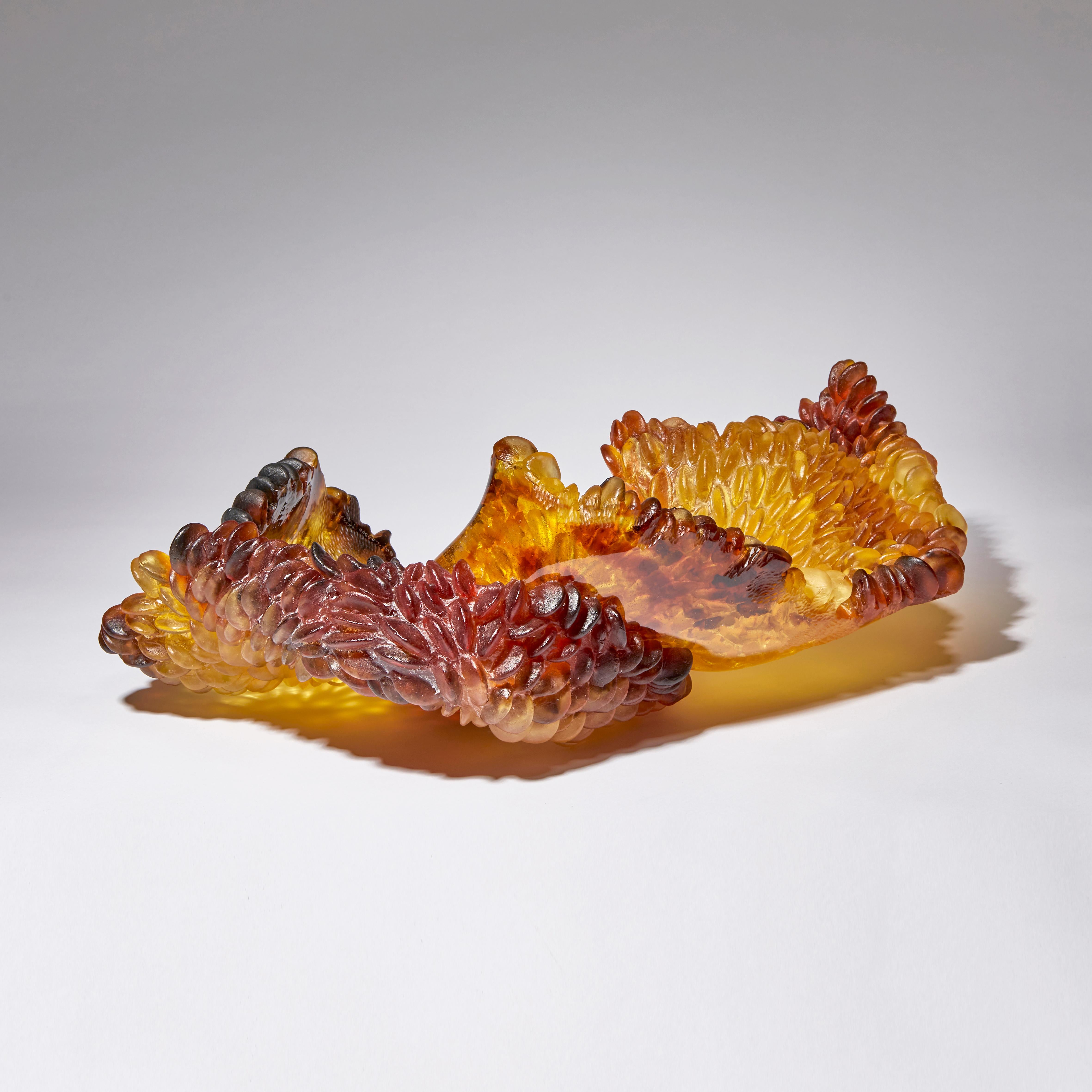Natural Deviations, Glasskulptur in Bernstein, Rot und Braun von Nina Casson McGarva im Zustand „Neu“ im Angebot in London, GB
