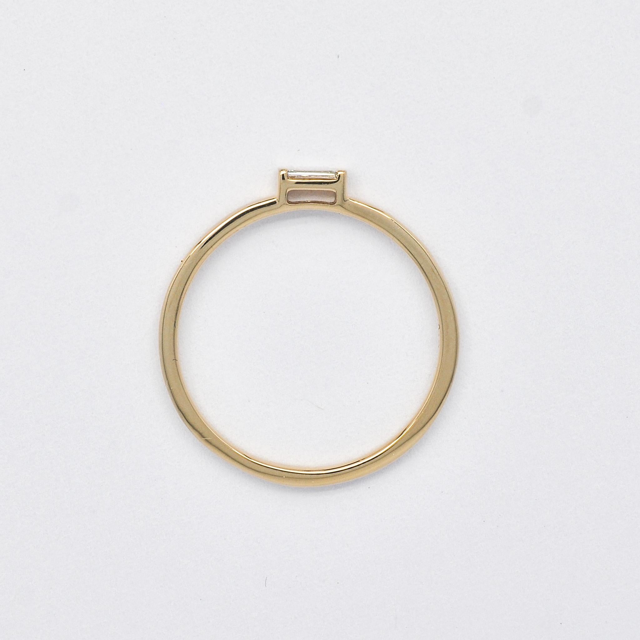 Women's Natural Diamond 0.06CT 18Karat Rose Gold Baguette Cut Solitaire Ring For Sale