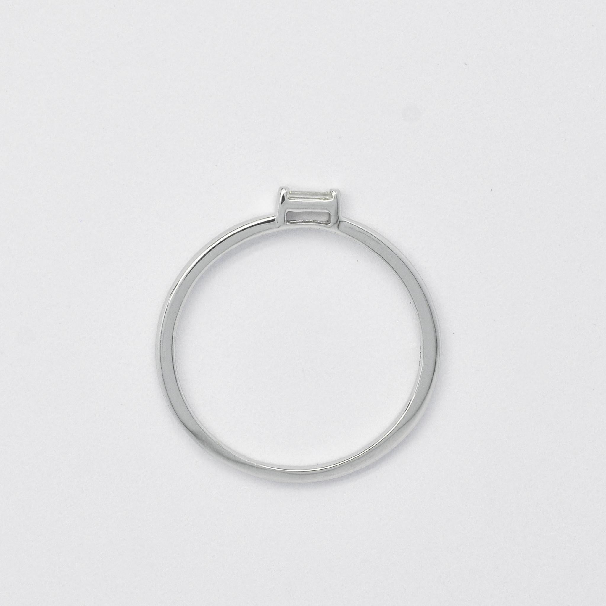 Women's Natural Diamond 0.06CT 18Karat White Gold Baguette Cut Solitaire Ring For Sale