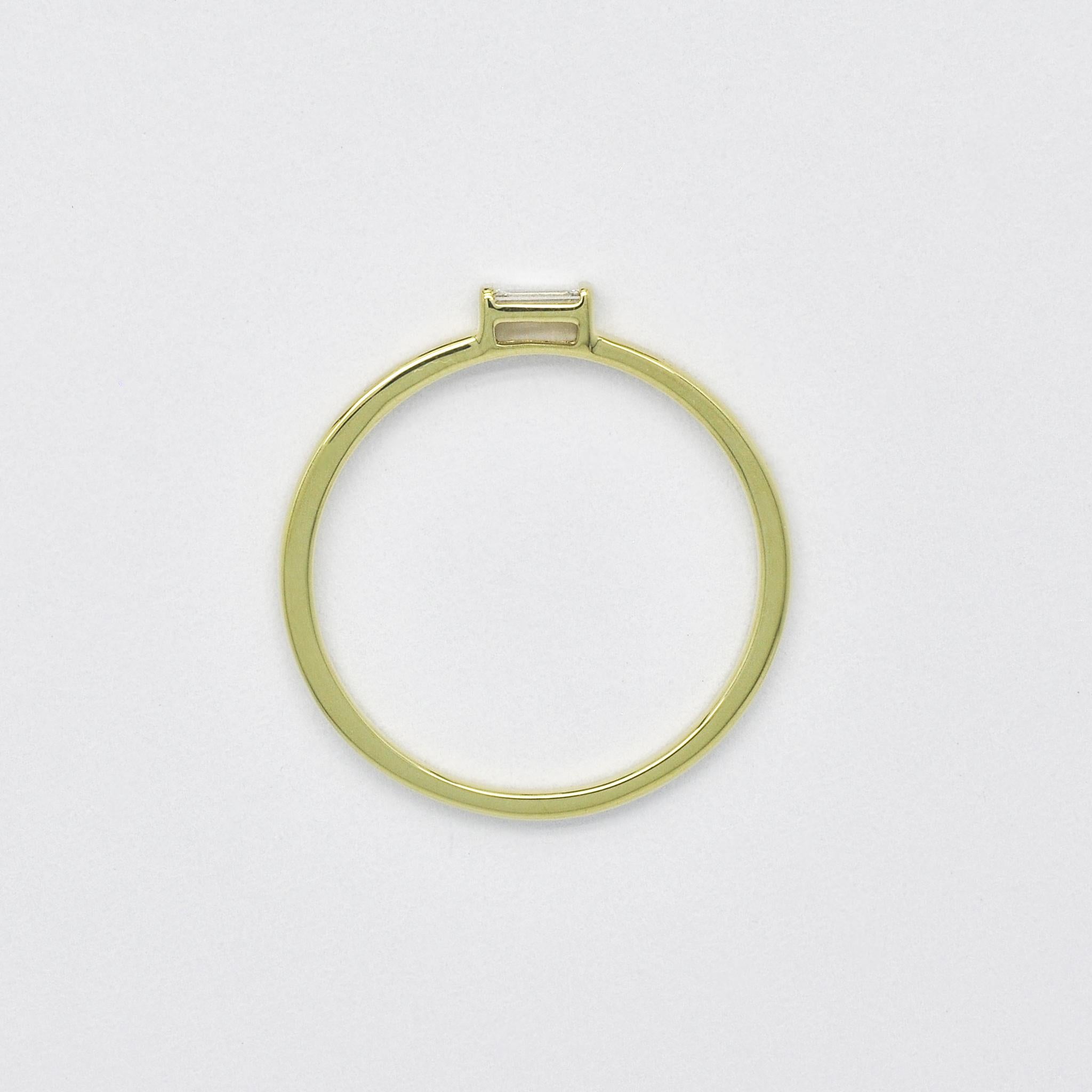 Women's Natural Diamond 0.06CT 18Karat Yellow Gold Baguette Cut Solitaire Ring For Sale