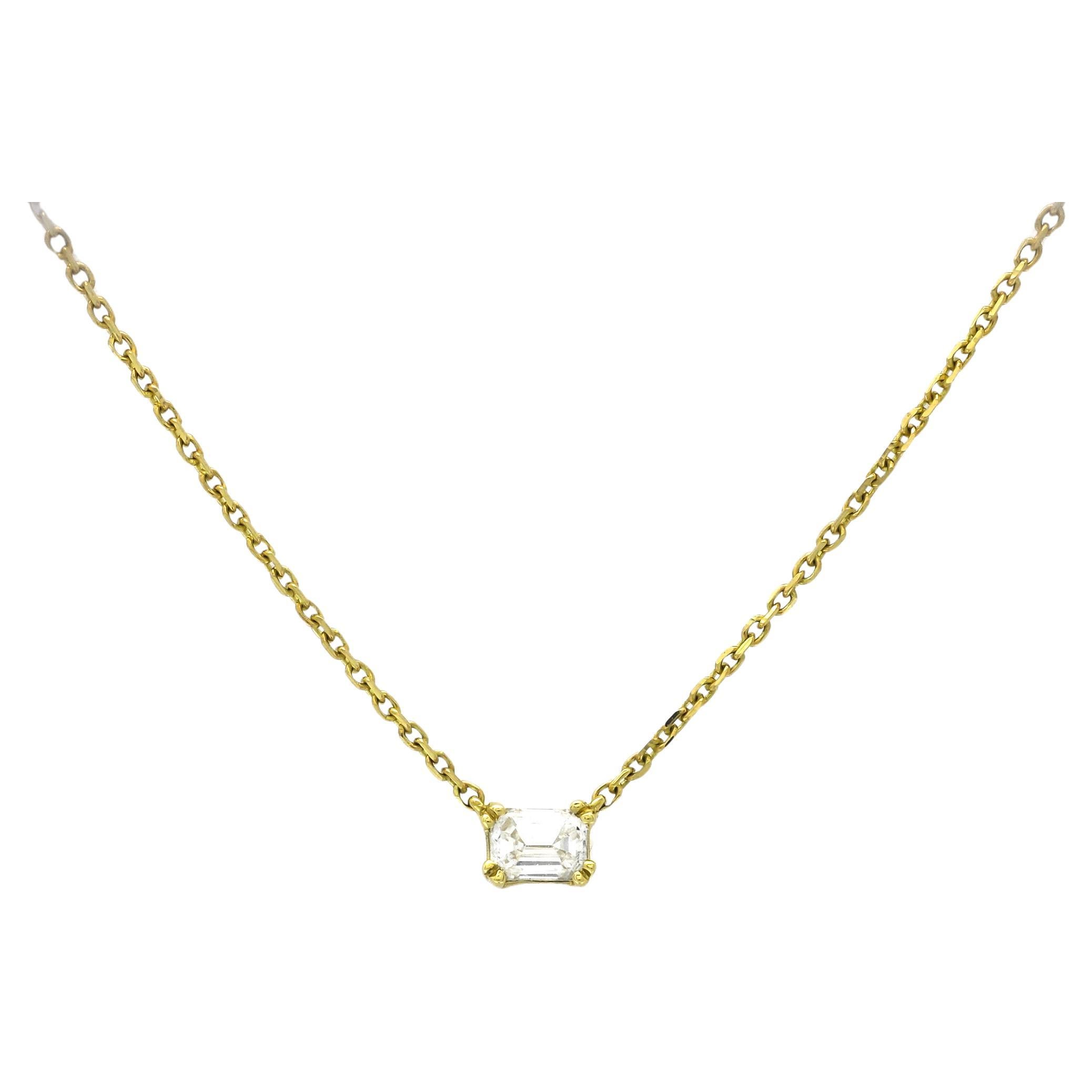 Natural Diamond 0.11CT 18Karat Yellow Gold Emerald Cut Necklace For Sale