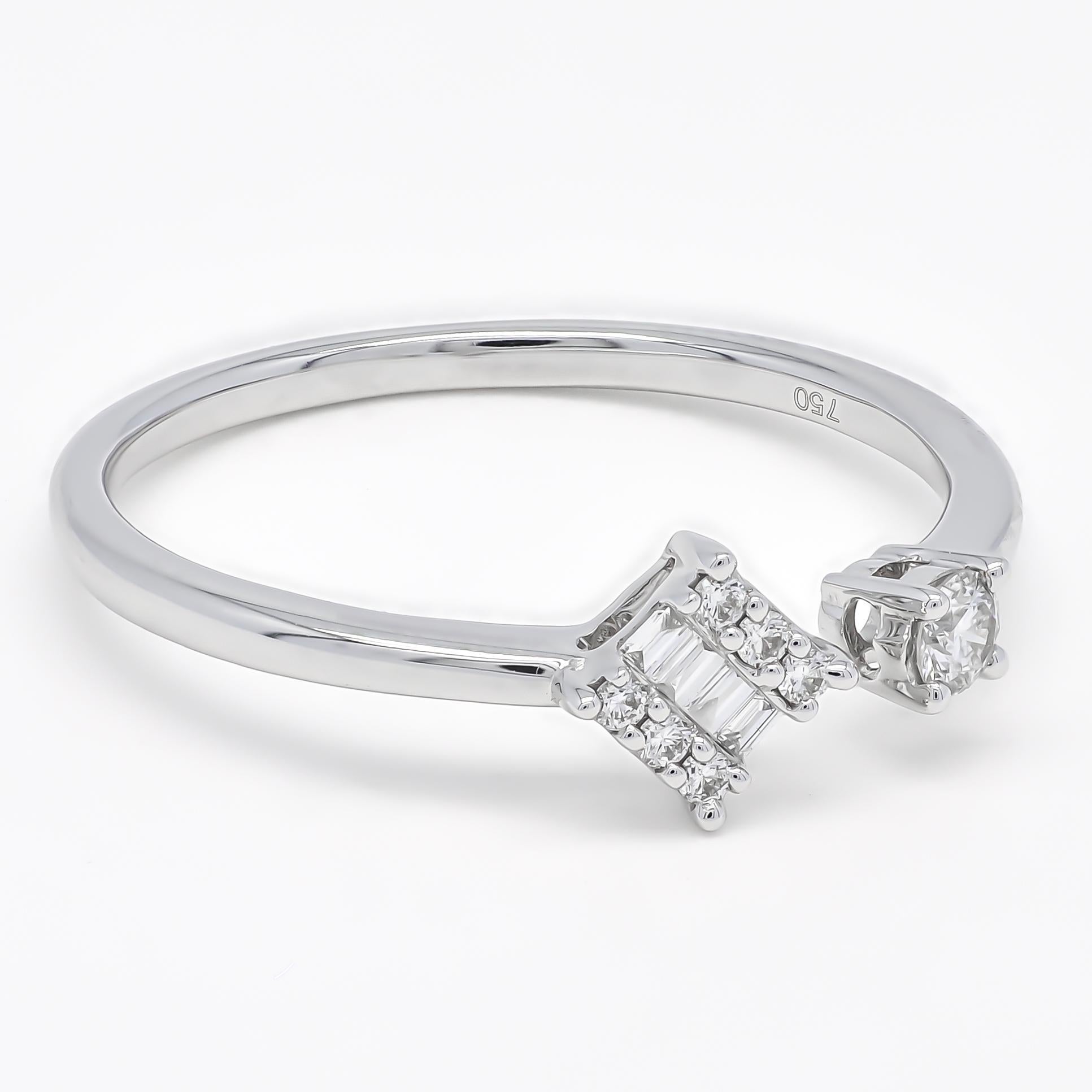 Turn heads with this captivating duo design ring, where artistry and elegance converge in a stunning display of diamonds. 

The ring showcases a mesmerizing cluster of diamonds, carefully arranged to catch and reflect light from every angle, paired