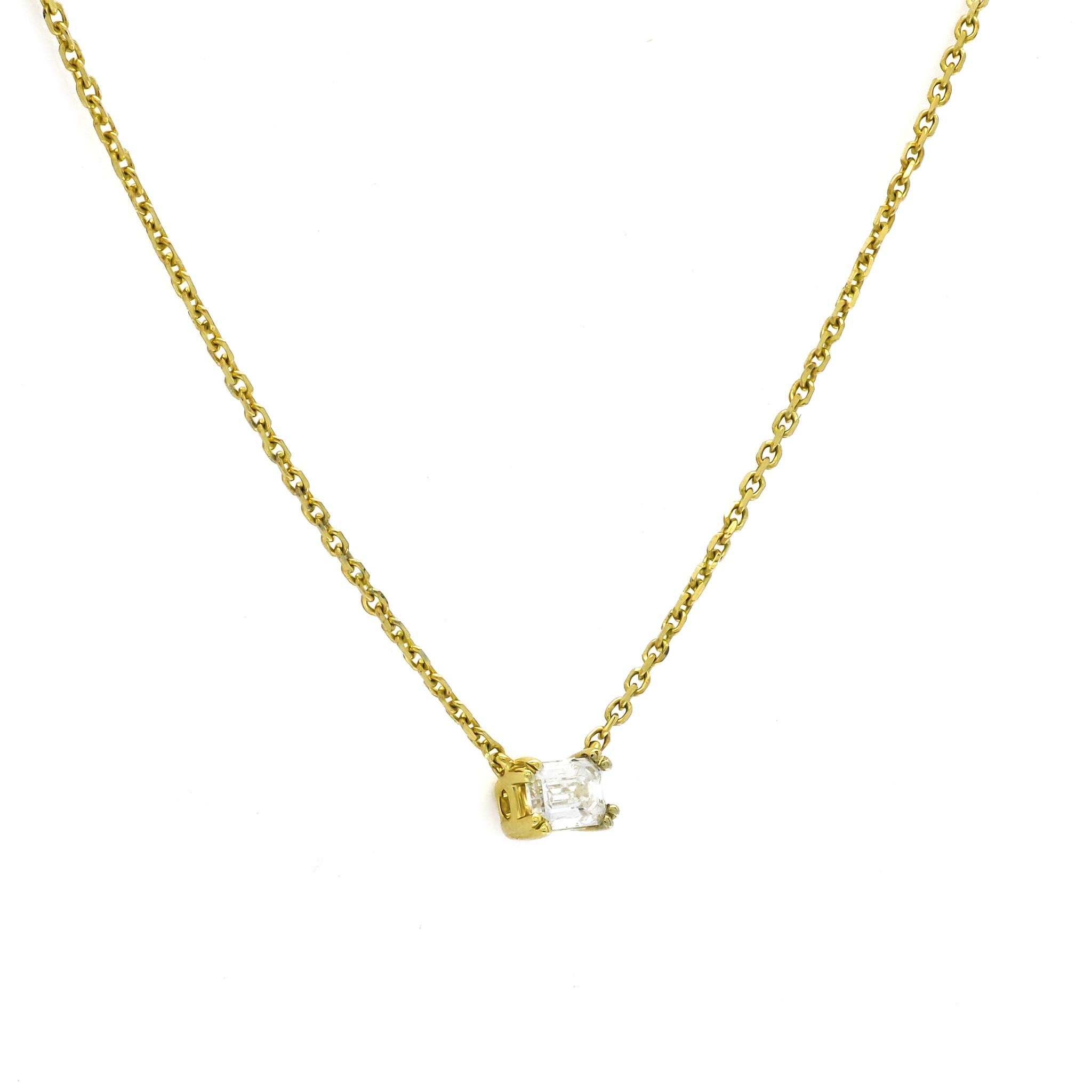 Natural Diamond 0.13 CT 18Karat White Gold Emerald Cut Necklace For Sale 8