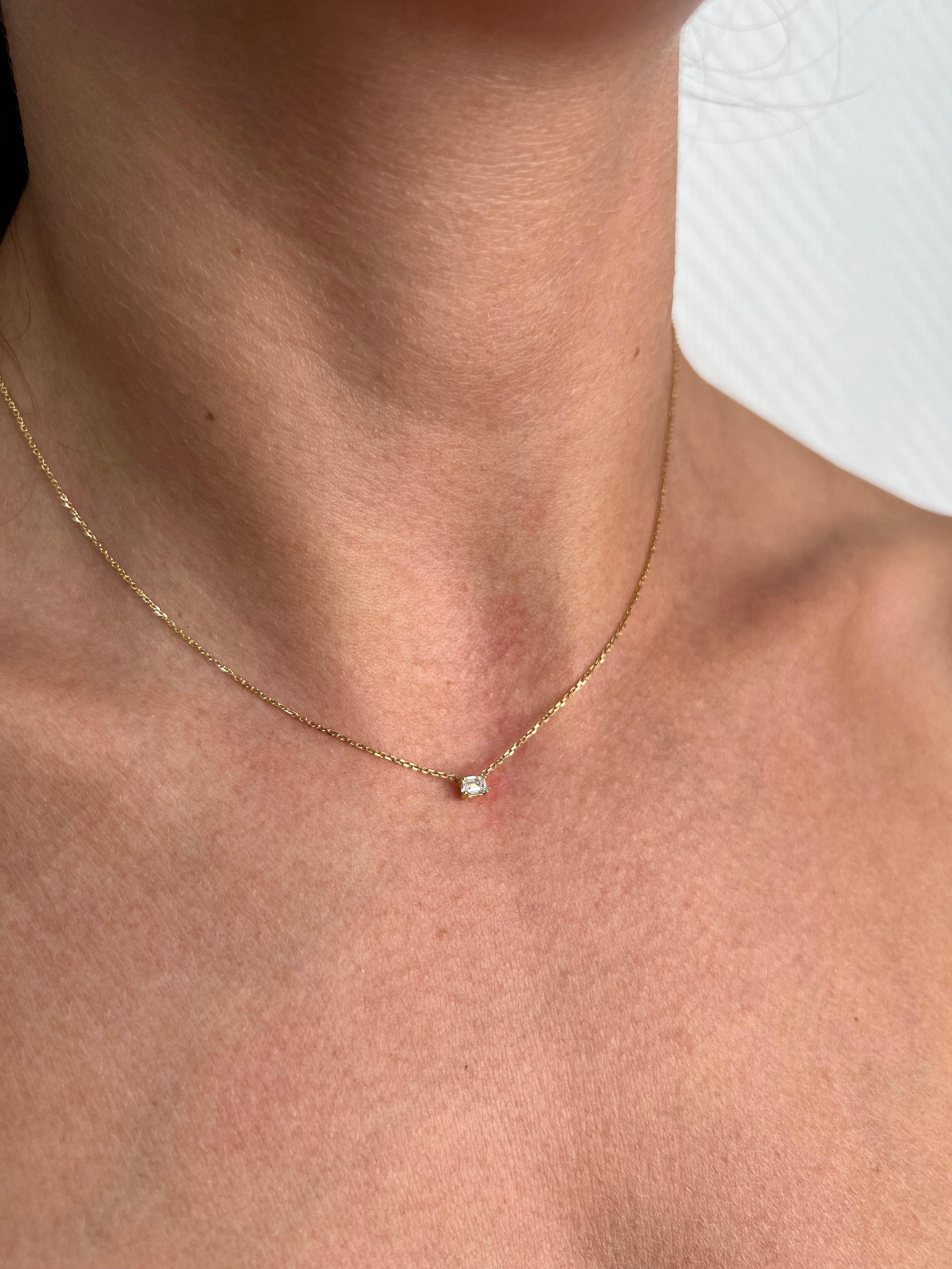 Natural Diamond 0.13 CT 18Karat White Gold Emerald Cut Necklace For Sale 5