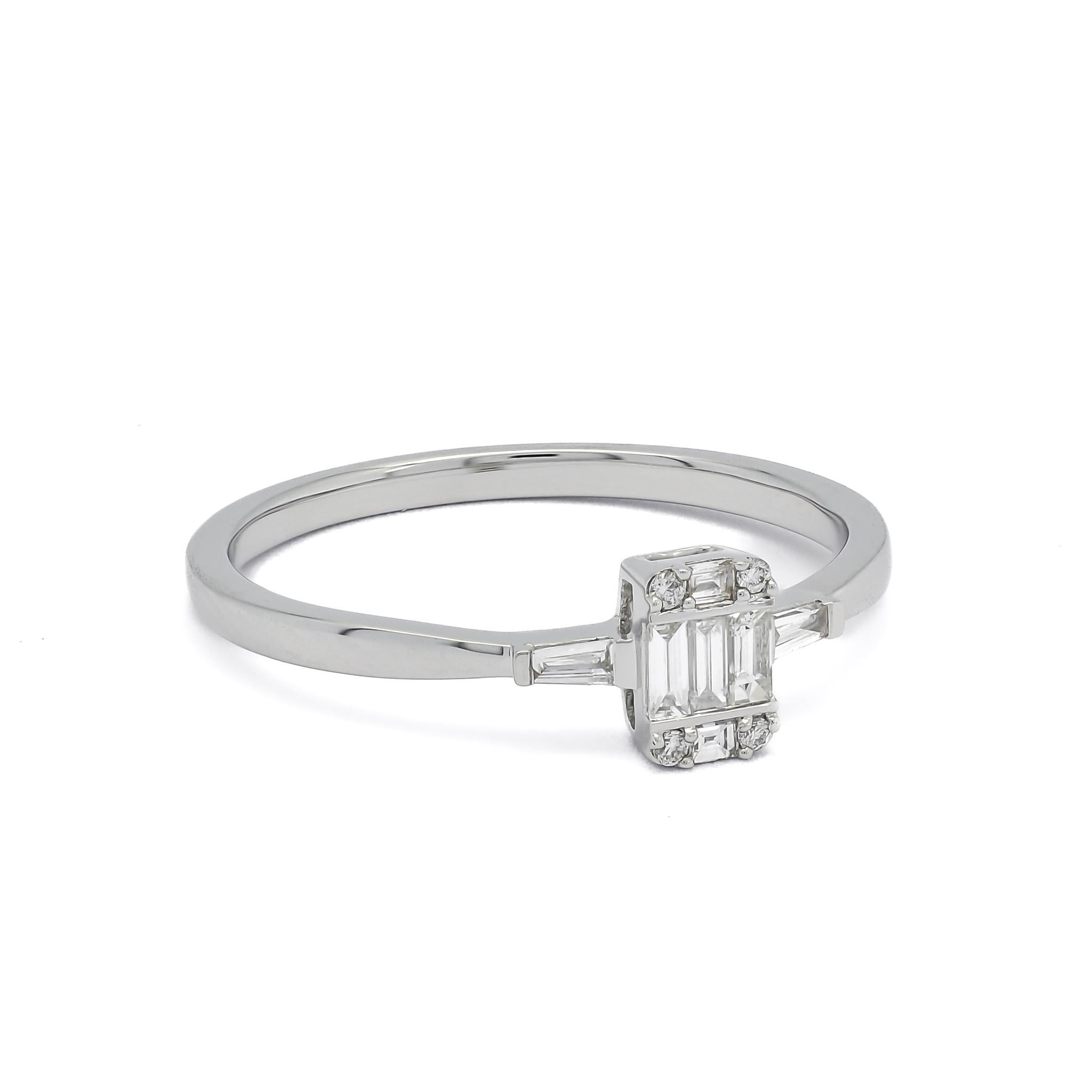 Modern Natural Diamond 0.19CT 18Karat White Gold Baguette Engagement Ring For Sale