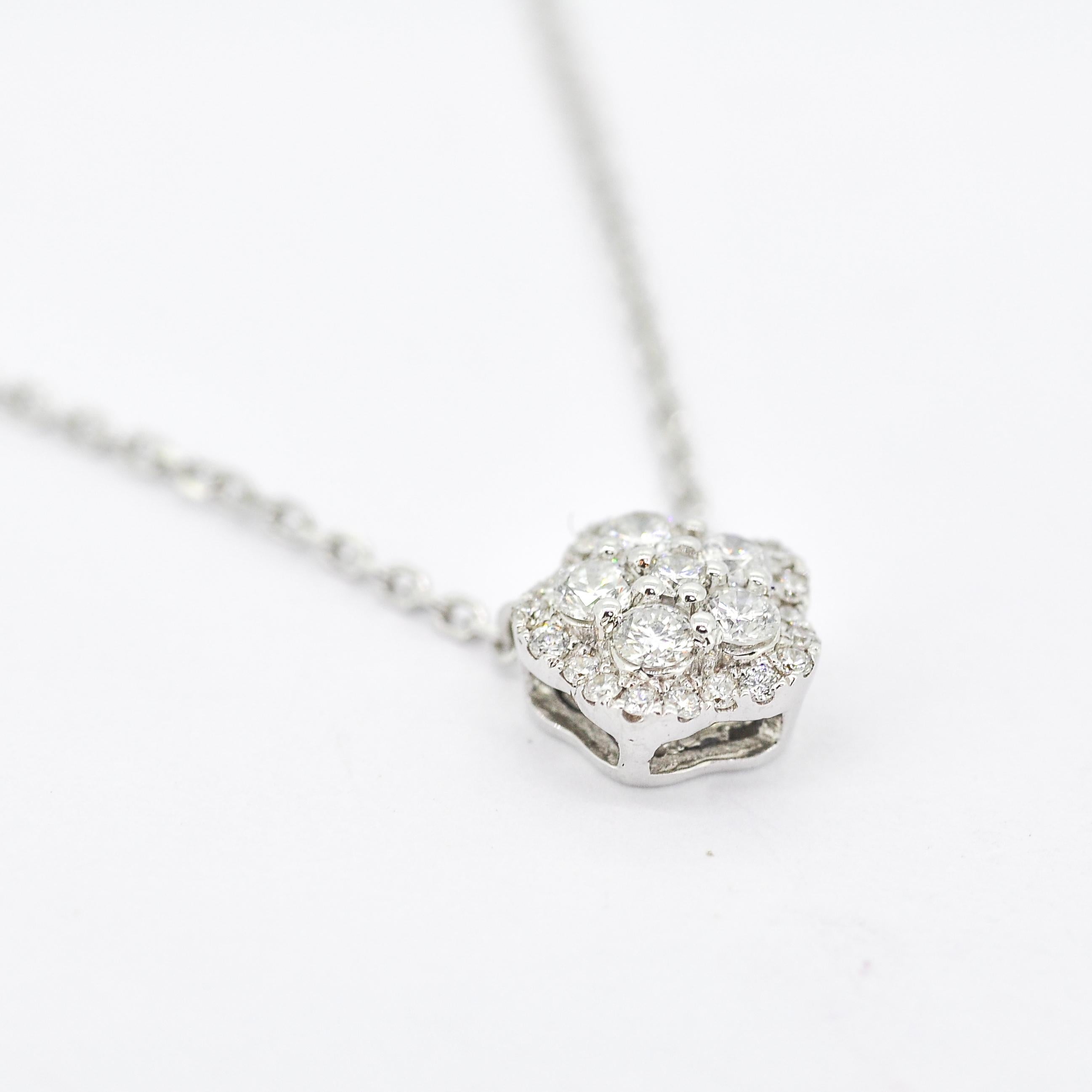 Pendentif grappe florale en or blanc 18 carats avec diamant naturel de 0,21 carat en vente 1