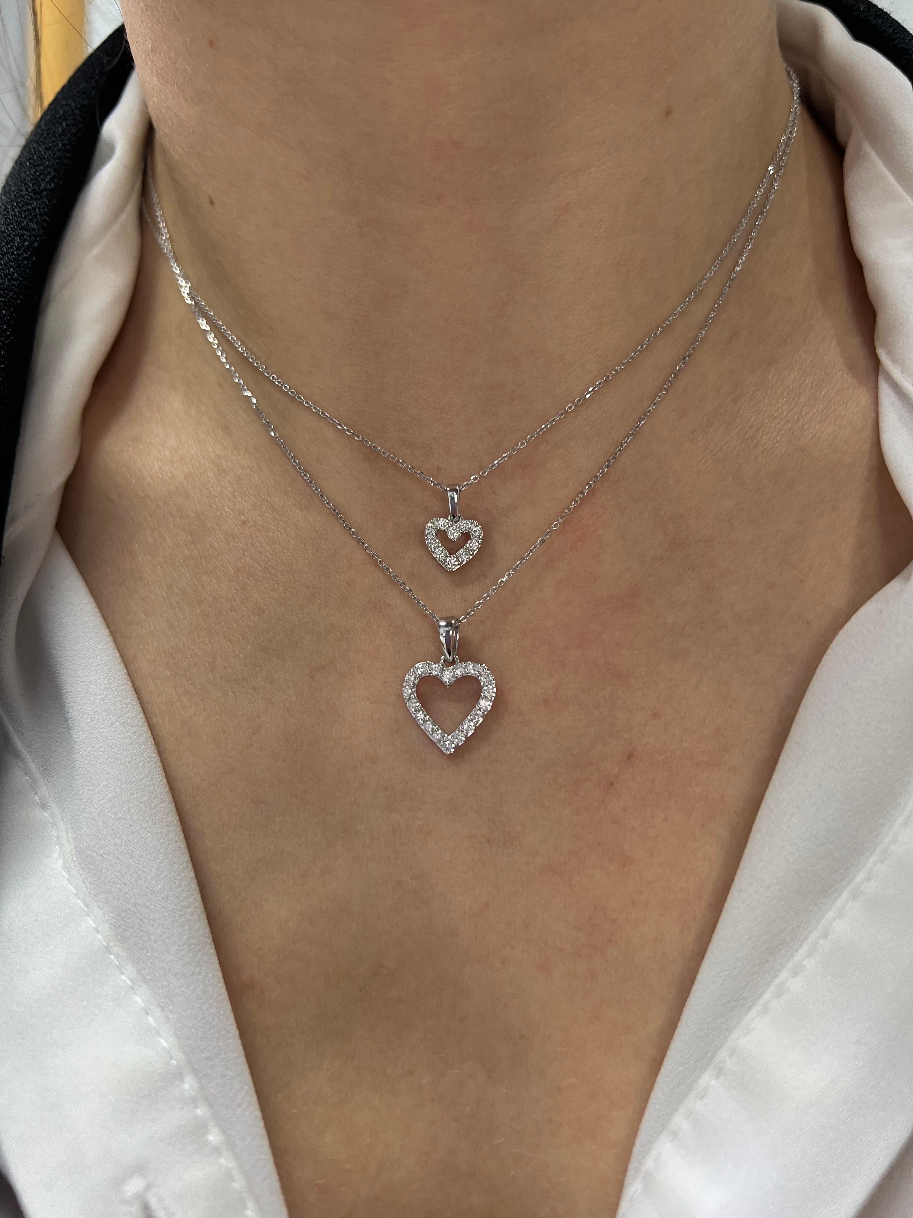 Natural Diamond 0.23 carats 18k White Gold Heart Pendant Chain Necklace For Sale 1
