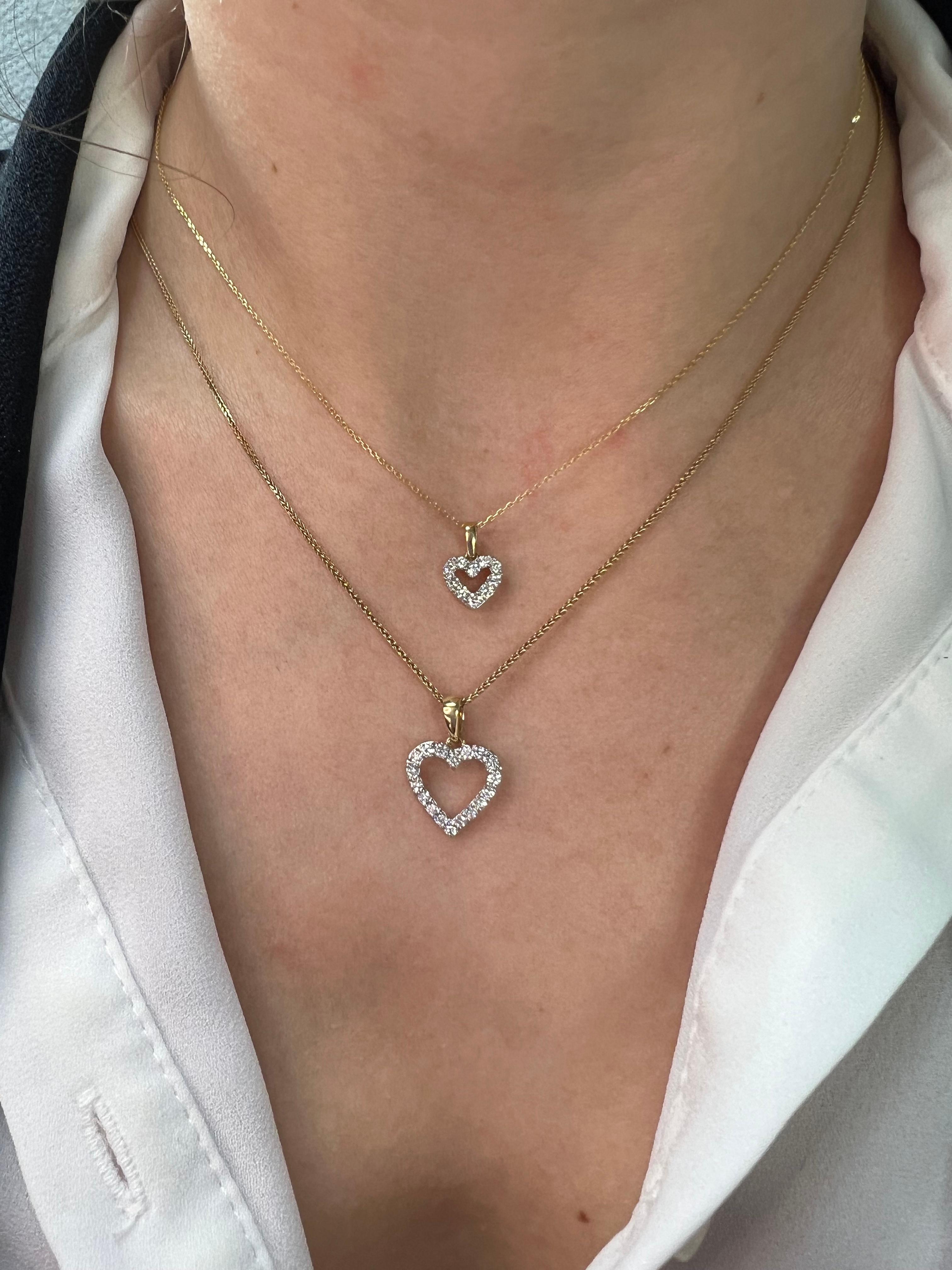 Natural Diamond 0.23 carats 18k White Gold Heart Pendant Chain Necklace For Sale 2