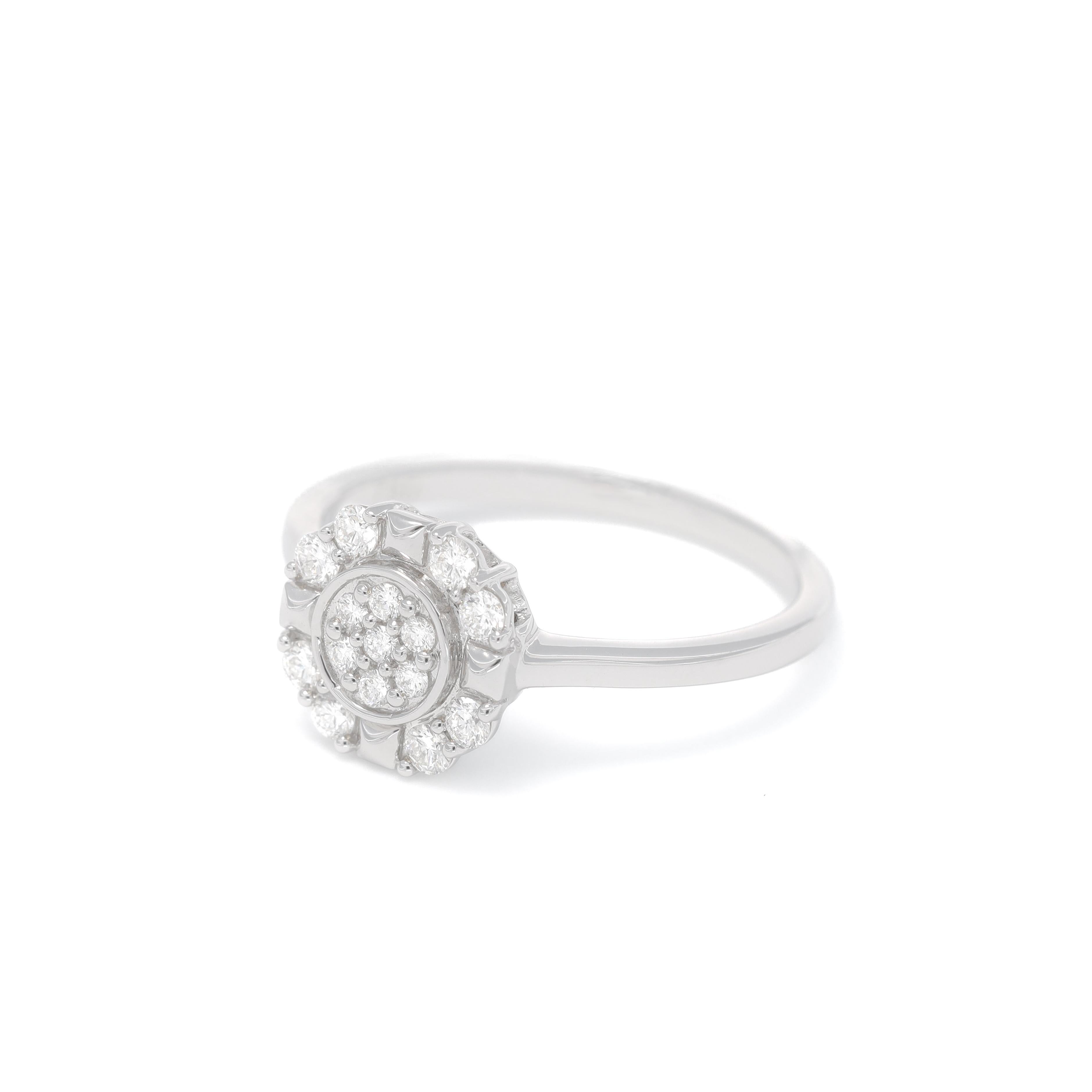 Moderne Bague de fiançailles fleur en or blanc 18 carats avec diamant naturel de 0,25 carat en vente
