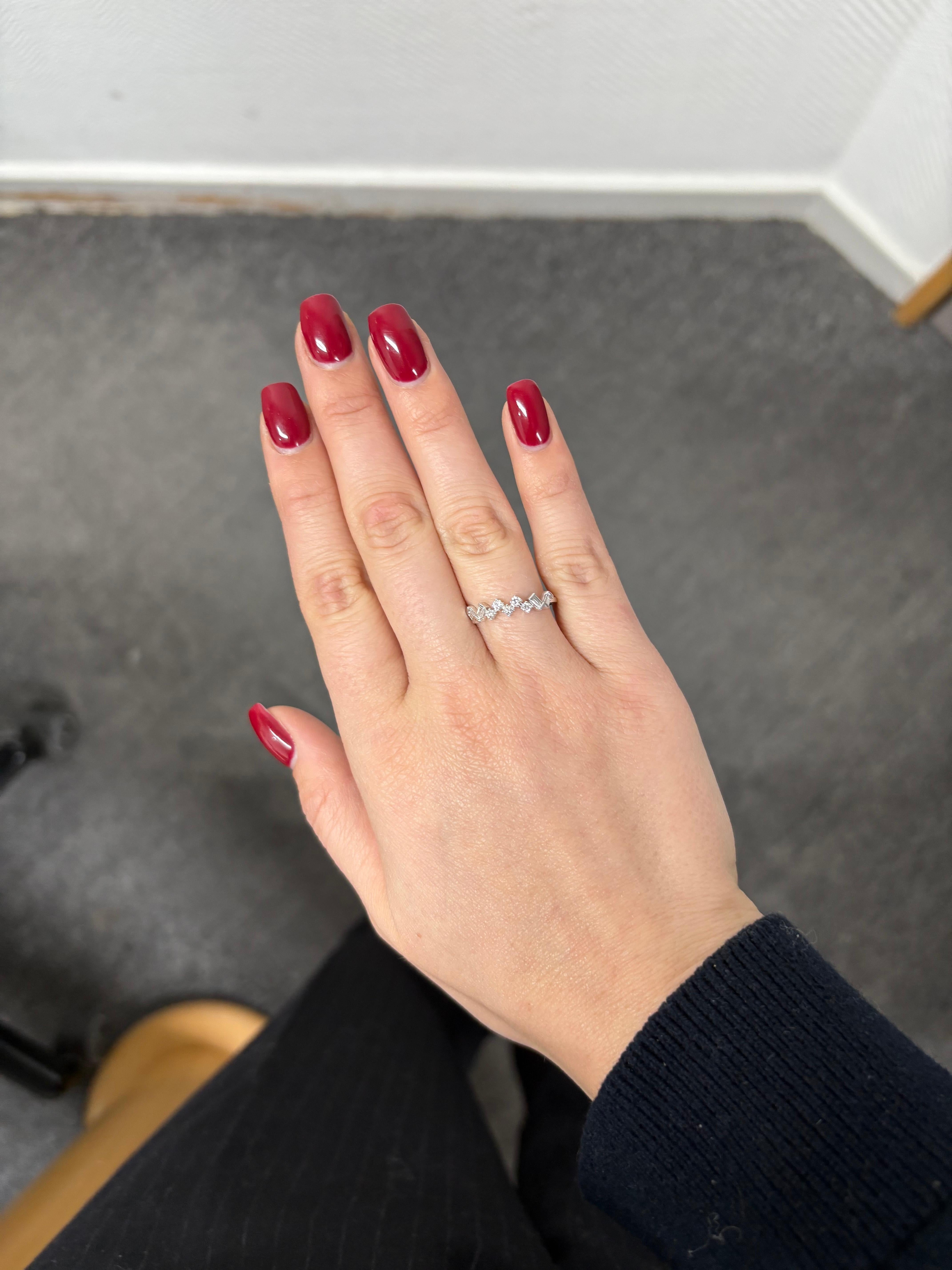 For Sale:  Natural Diamond 0.25 carats 18KT White Gold Modern Anniversary Wedding Band Ring 10