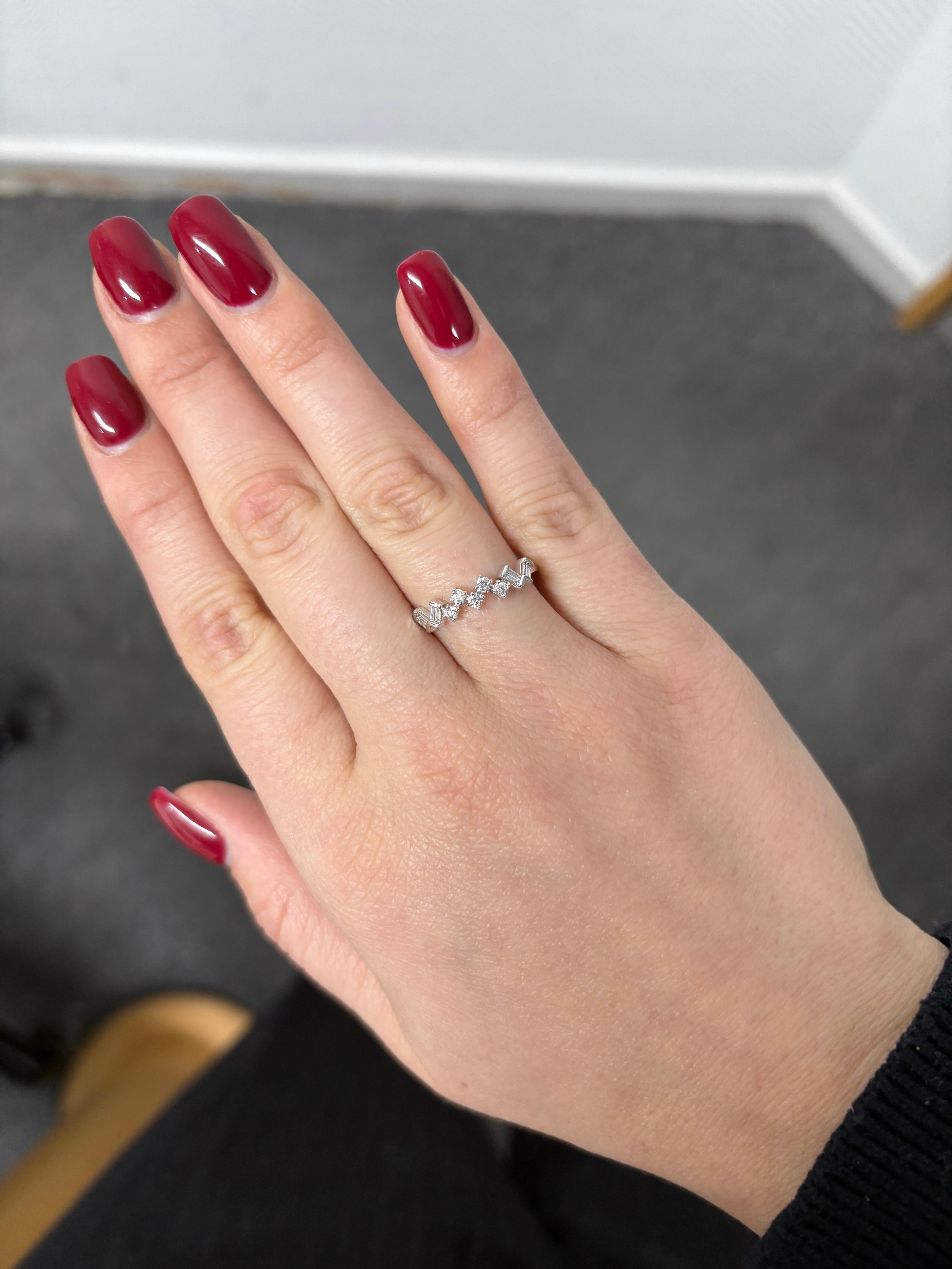 For Sale:  Natural Diamond 0.25 carats 18KT White Gold Modern Anniversary Wedding Band Ring 11