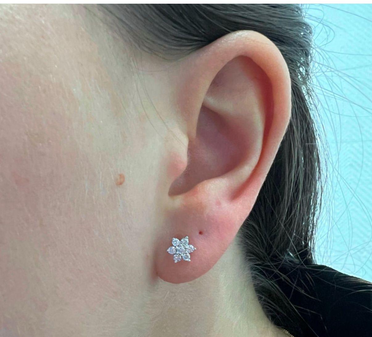Orecchini a grappolo con diamanti naturali da 0,25 carati in oro giallo 18KT in vendita 8