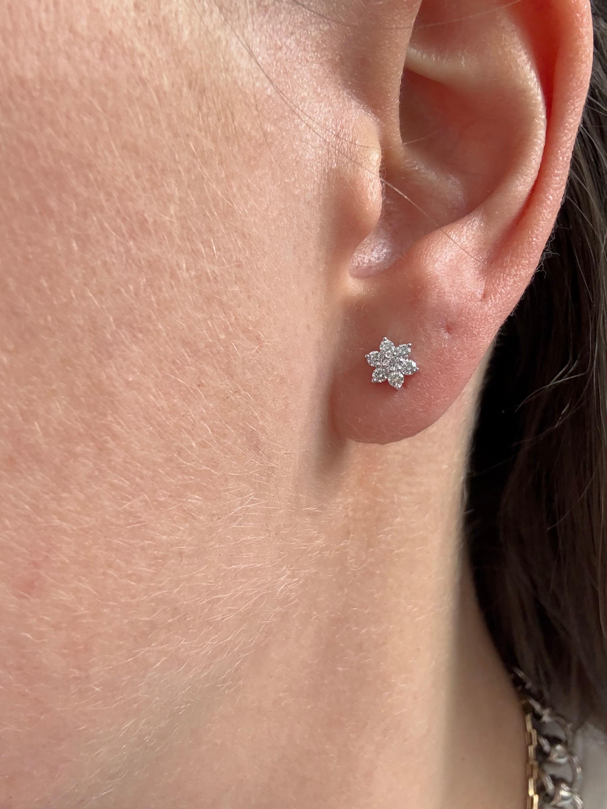 Orecchini a grappolo con diamanti naturali da 0,25 carati in oro giallo 18KT in vendita 10