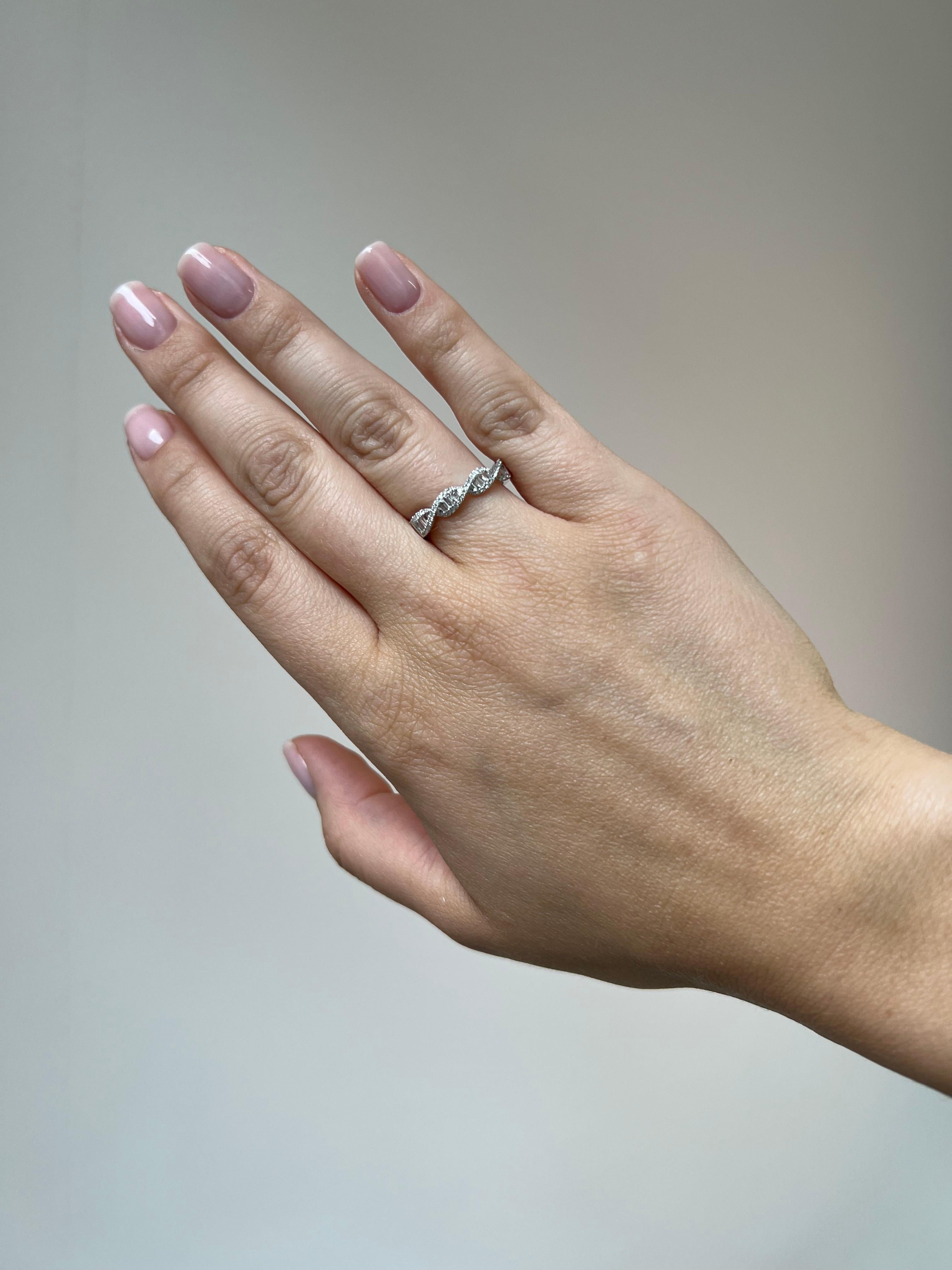 Women's or Men's Natural Diamond 0.30 carats 18KT White Gold DNA Felix Half Band Ring For Sale