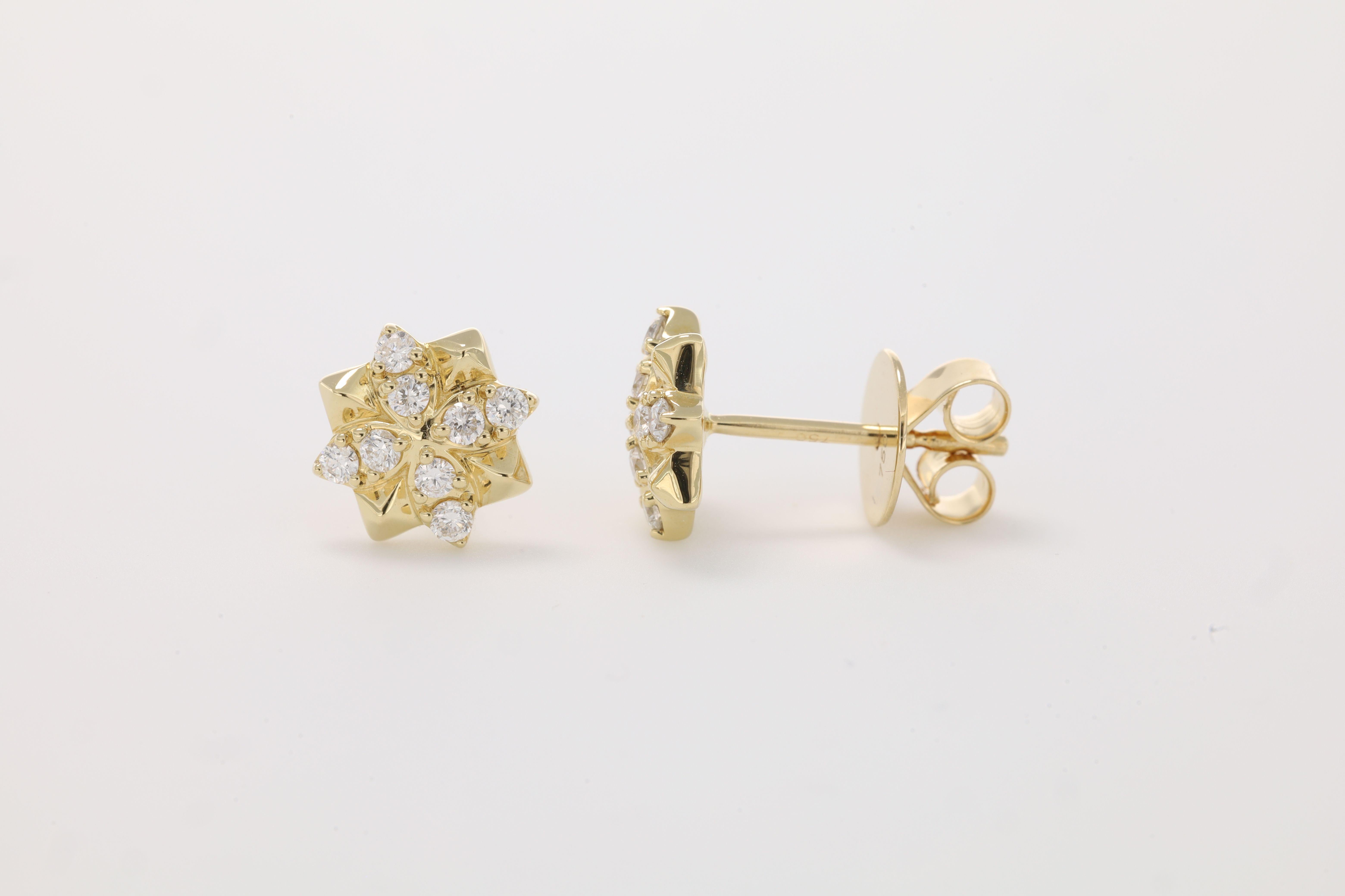 Art nouveau Clous d'oreilles à fleurs en or jaune 18 carats avec diamants naturels de 0,30 carat en vente