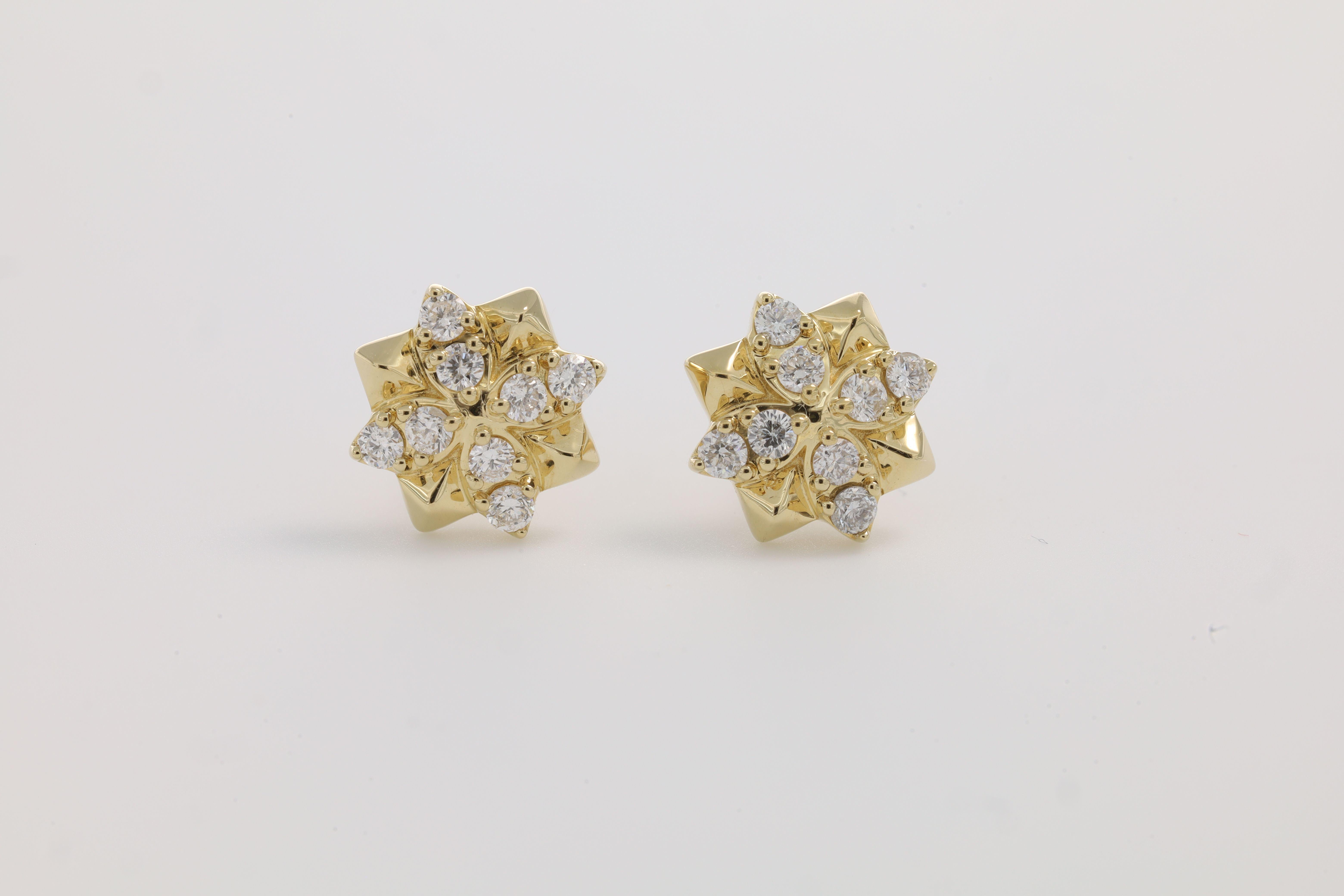 Clous d'oreilles à fleurs en or jaune 18 carats avec diamants naturels de 0,30 carat Neuf - En vente à Antwerpen, BE
