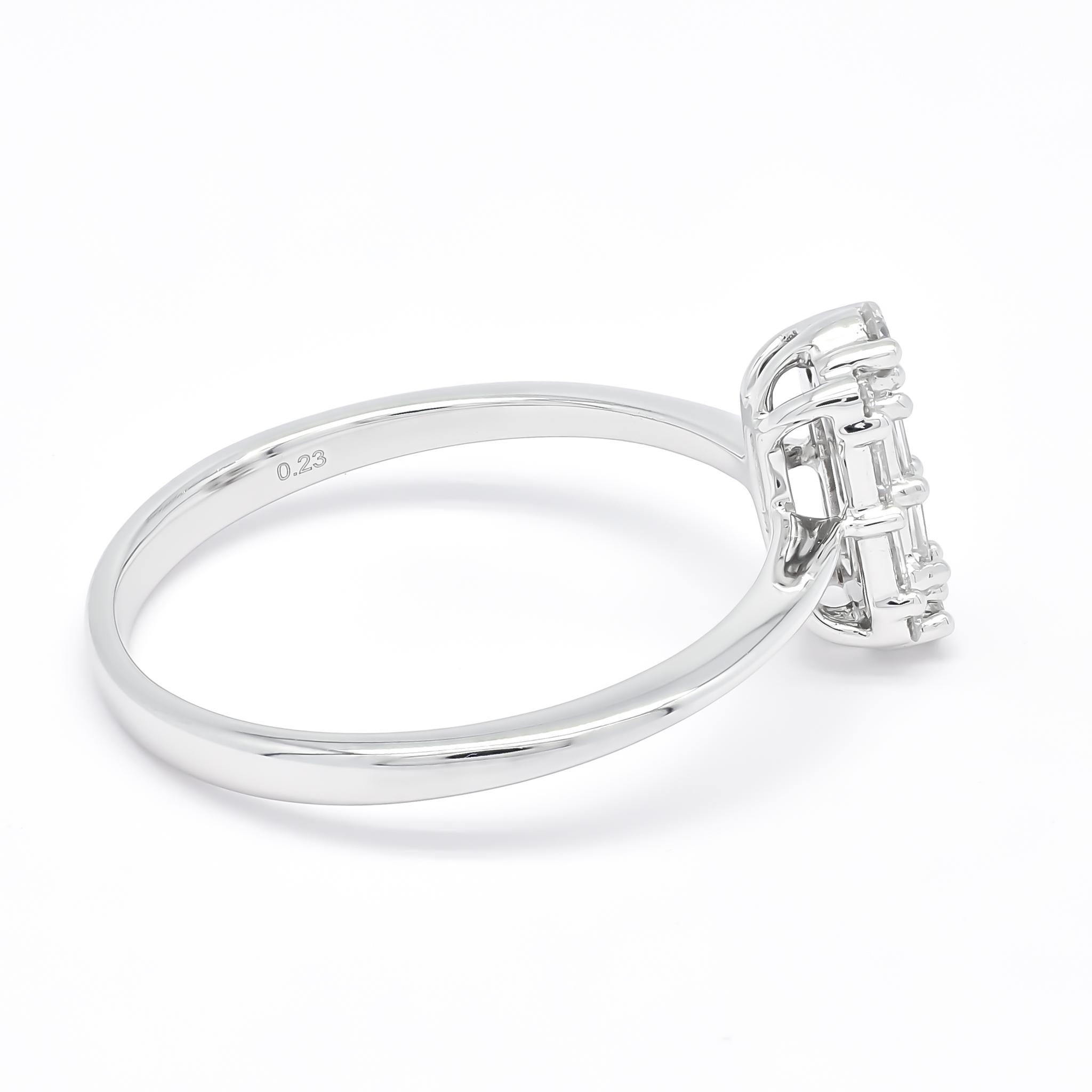 Moderno Diamante naturale da 0,30 carati in oro bianco 18 carati Anello di fidanzamento moderno per l'anniversario in vendita